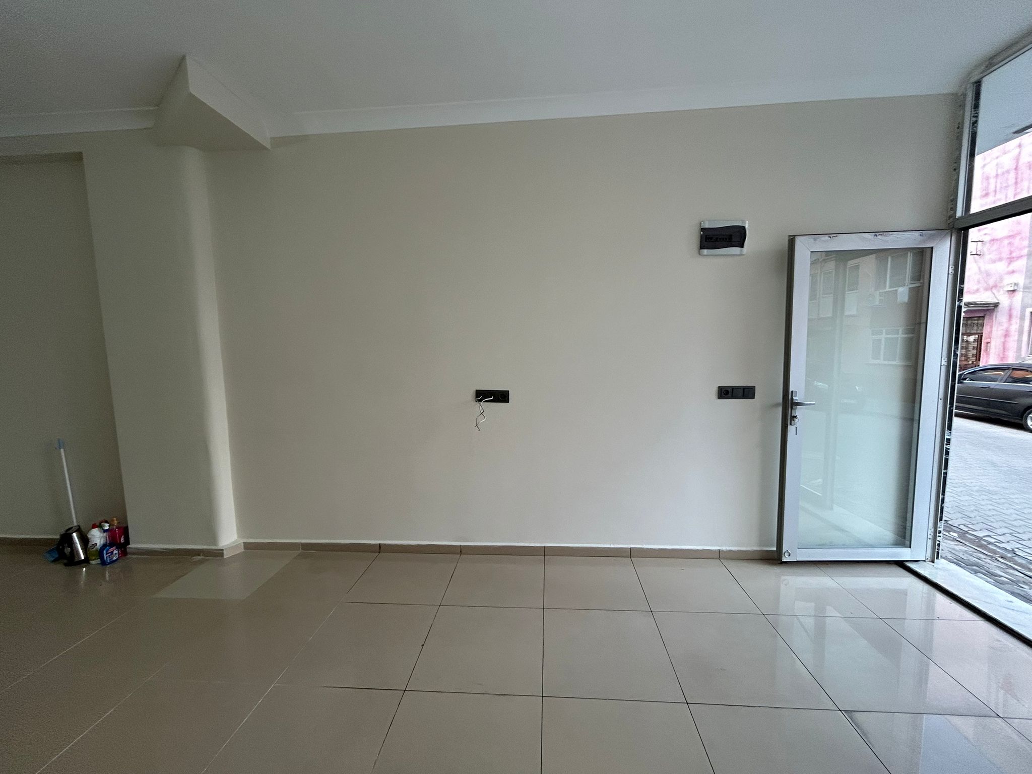 Cadde Üzerinde Satılık Dükkan