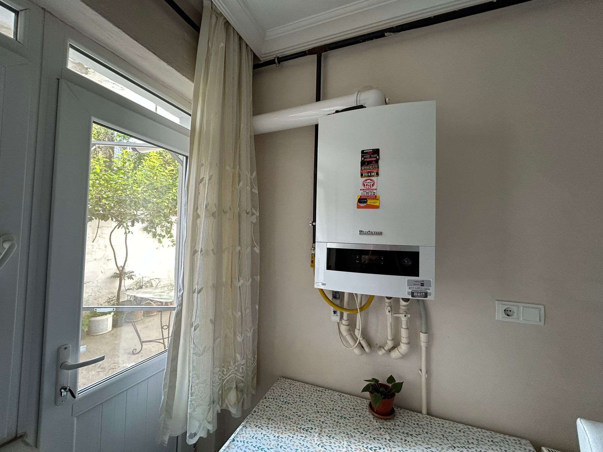 GAZİİLYAS MAHALLESİNDE EŞYALI BAHÇELİ KİRALIK 2+1 DAİRE