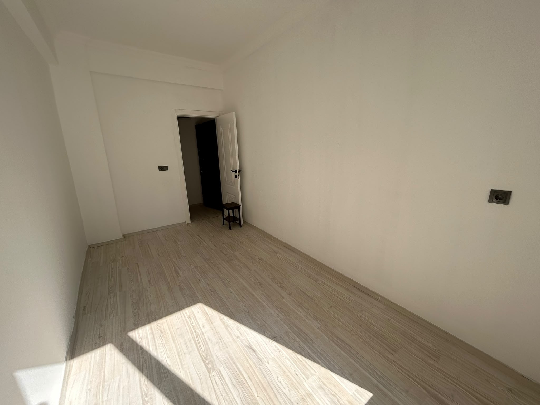 CUMHURİYET MAHALLESİNDE SATILIK 1+1 DAİRE