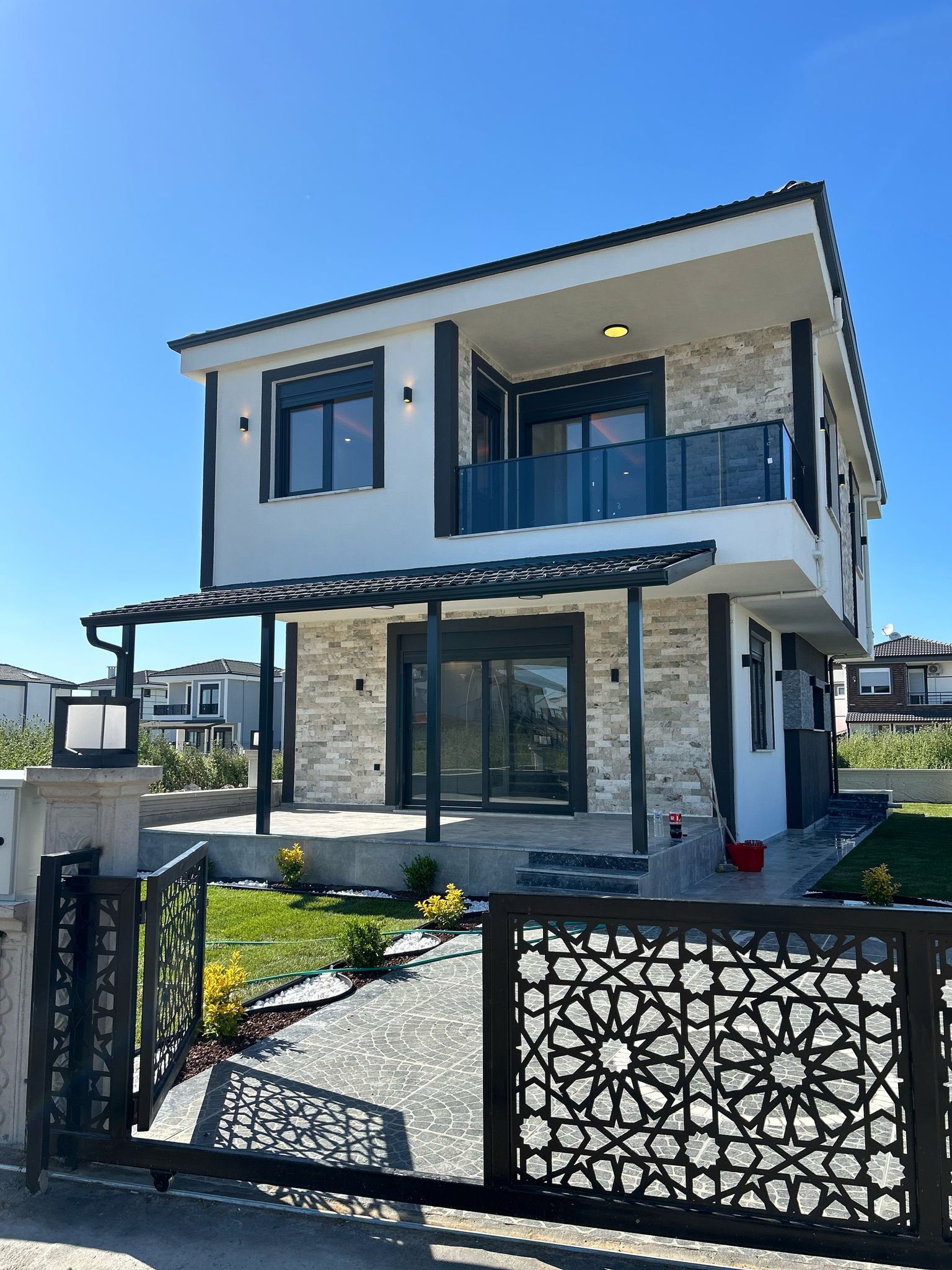 Ayvalık Altınova 'da Müstakil Satılık Villa