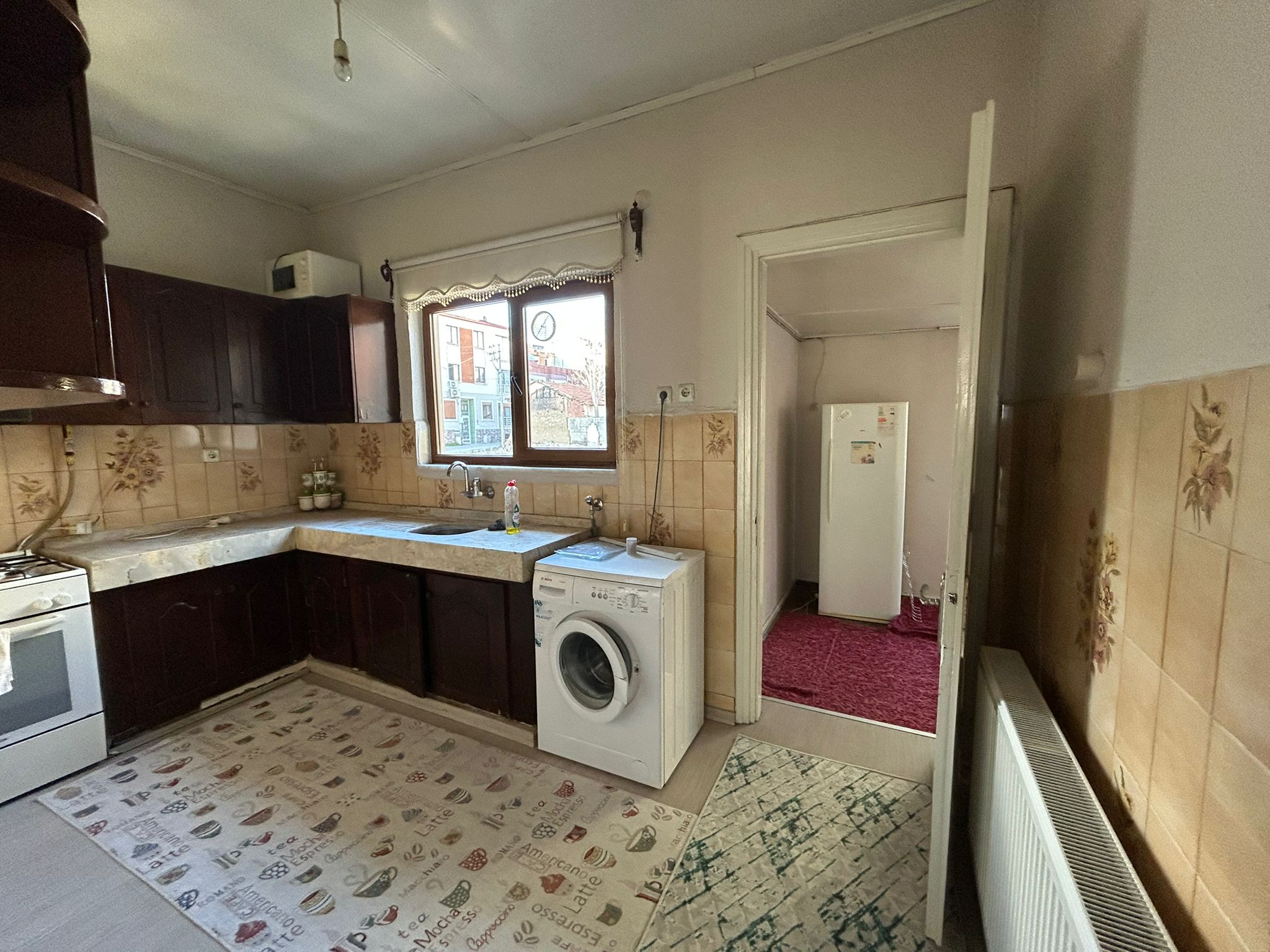 EDREMİT ESKİ BAYRAM YERİ YAKININDA MÜSTAKİL – EŞYALI – 3+1 – KİRALIK EV