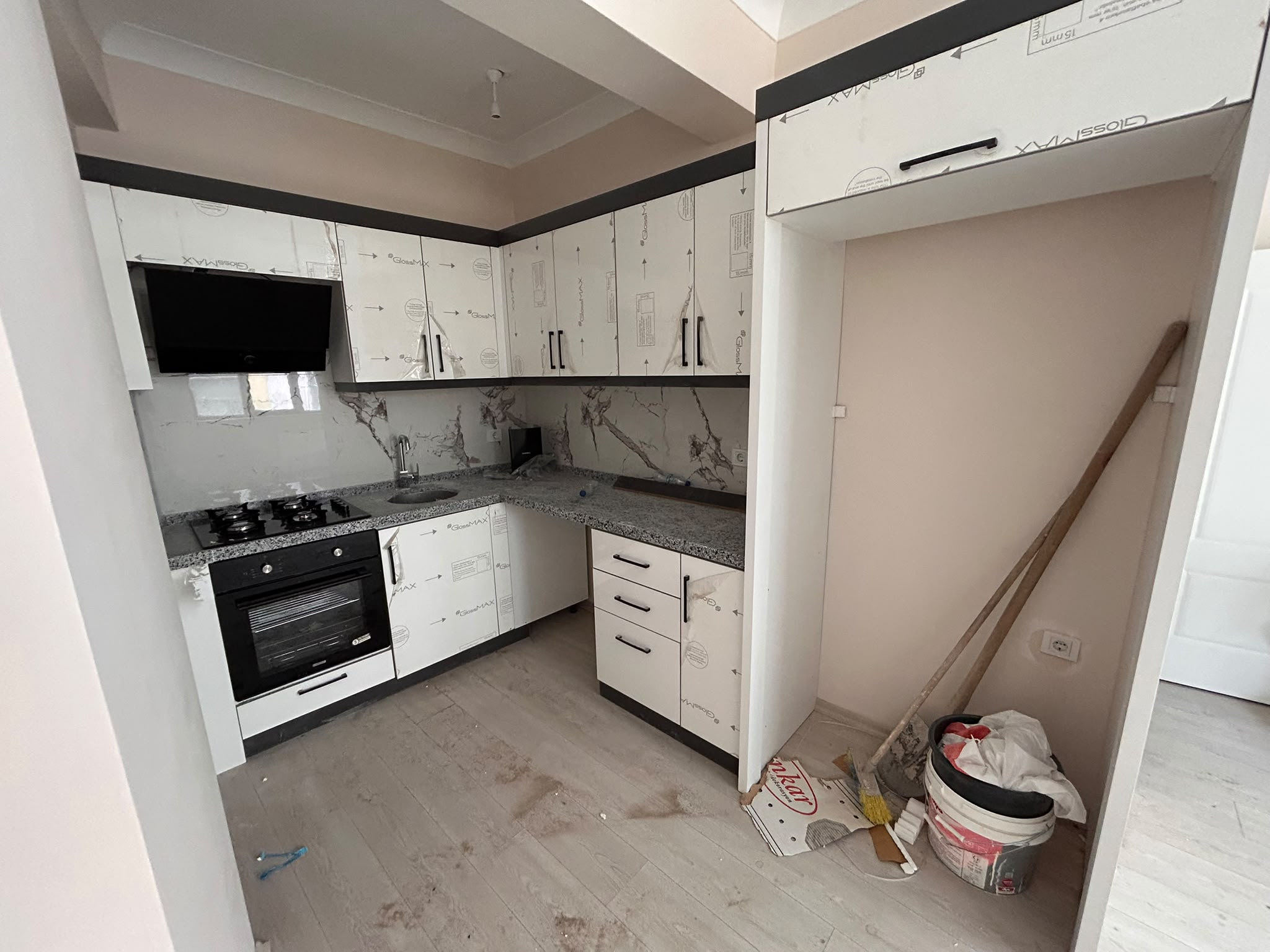 GAZİİLYAS MAHALLESİNDE KİRALIK SIFIR  1+1 DAİRE