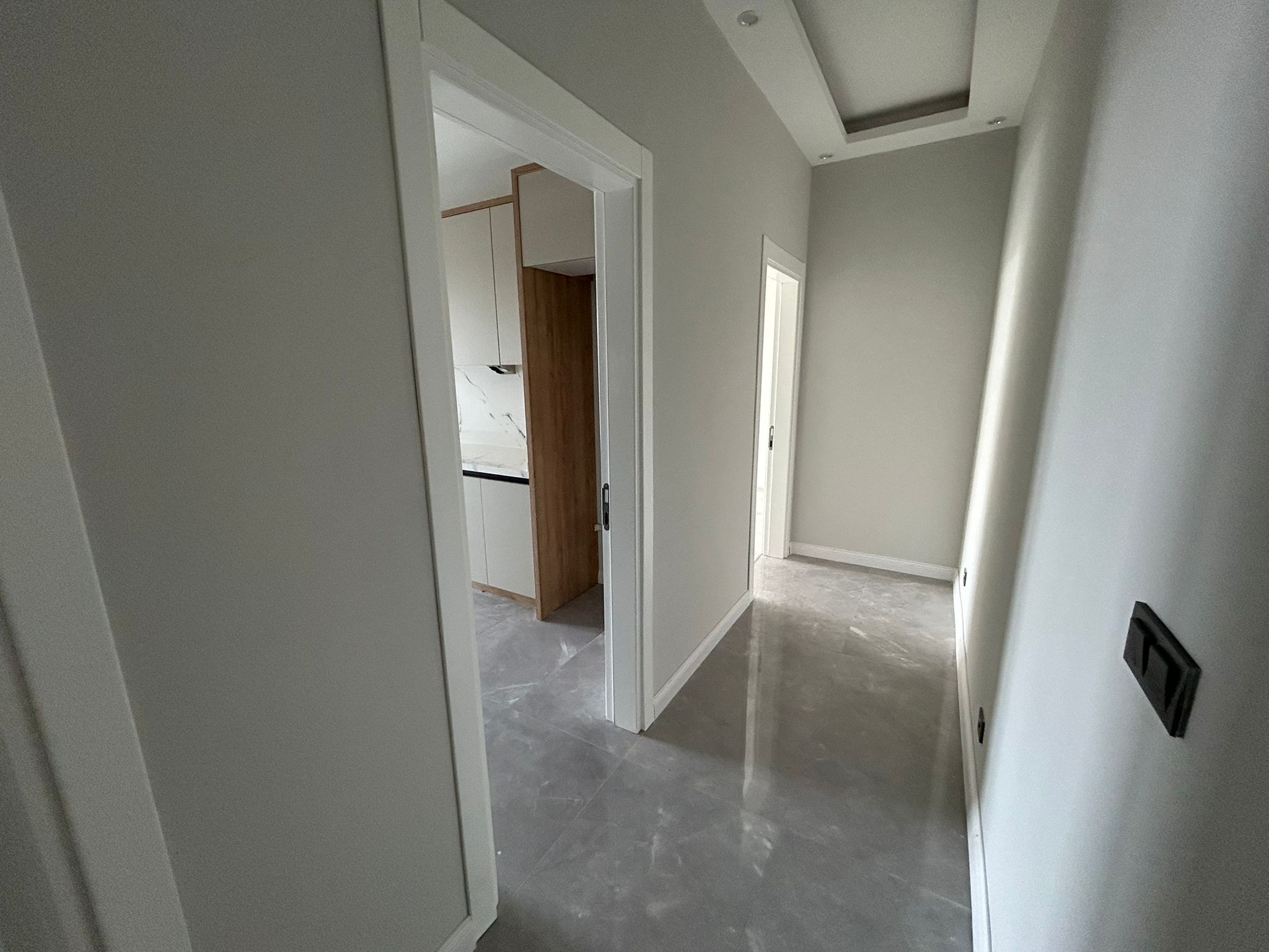 KADIKÖY’DE ÖZEL KÖRFEZ HASTANESİ YANI SATILIK 3+1 ARAKAT DAİRE