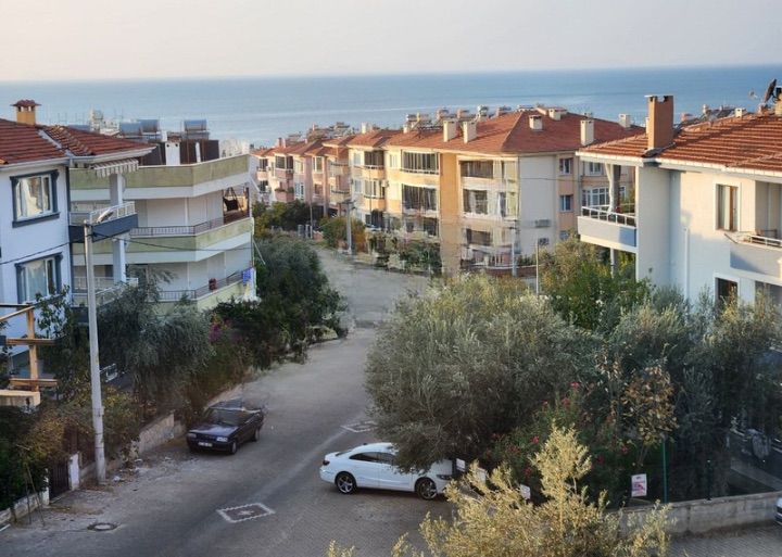EDREMİT ALTINOLUK MERKEZİNDE 2+1 SATILIK DAİRE
