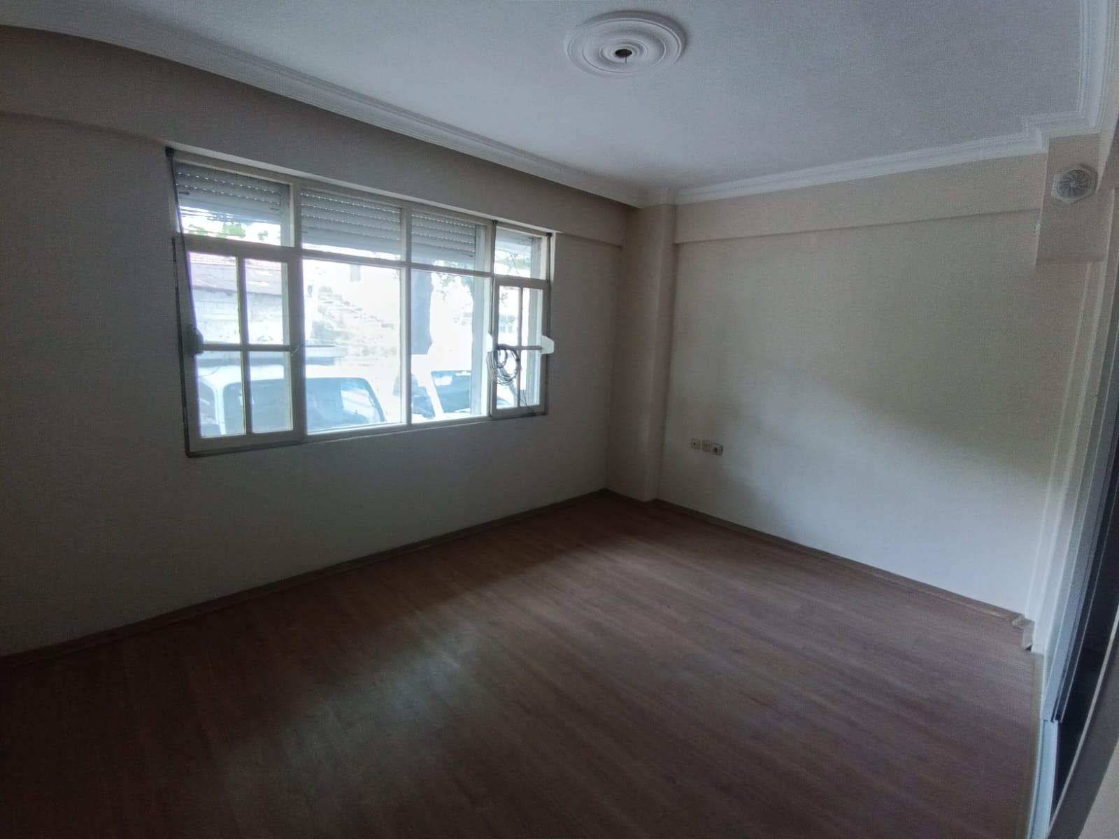 HEKİMZADE MAHALLESİNDE SATILIK 2+1 DAİRE