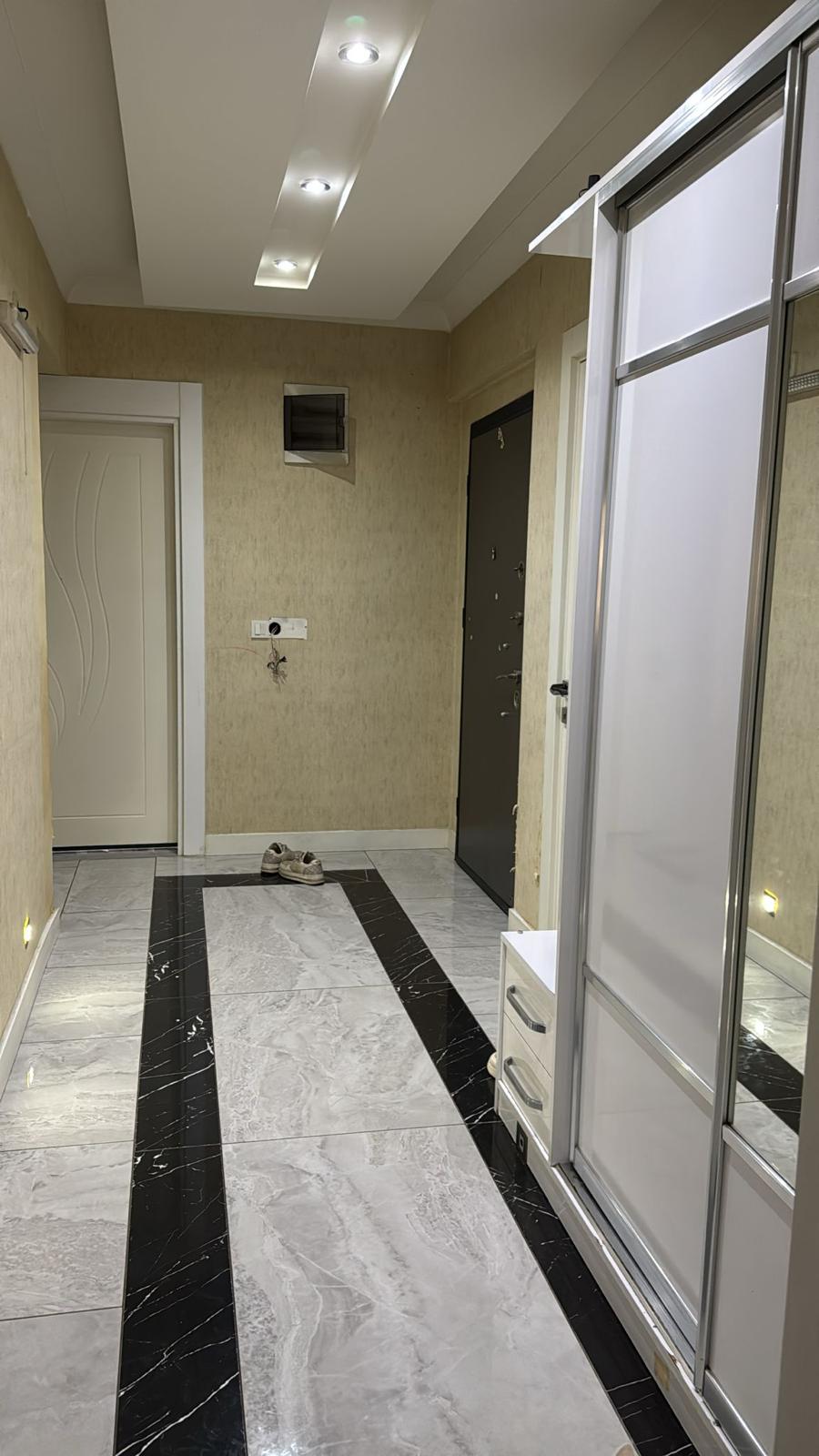 BALIKESİR EDREMİT AKÇAY MERKEZDE SATILIK GENİŞ 3+1 DAİRE
