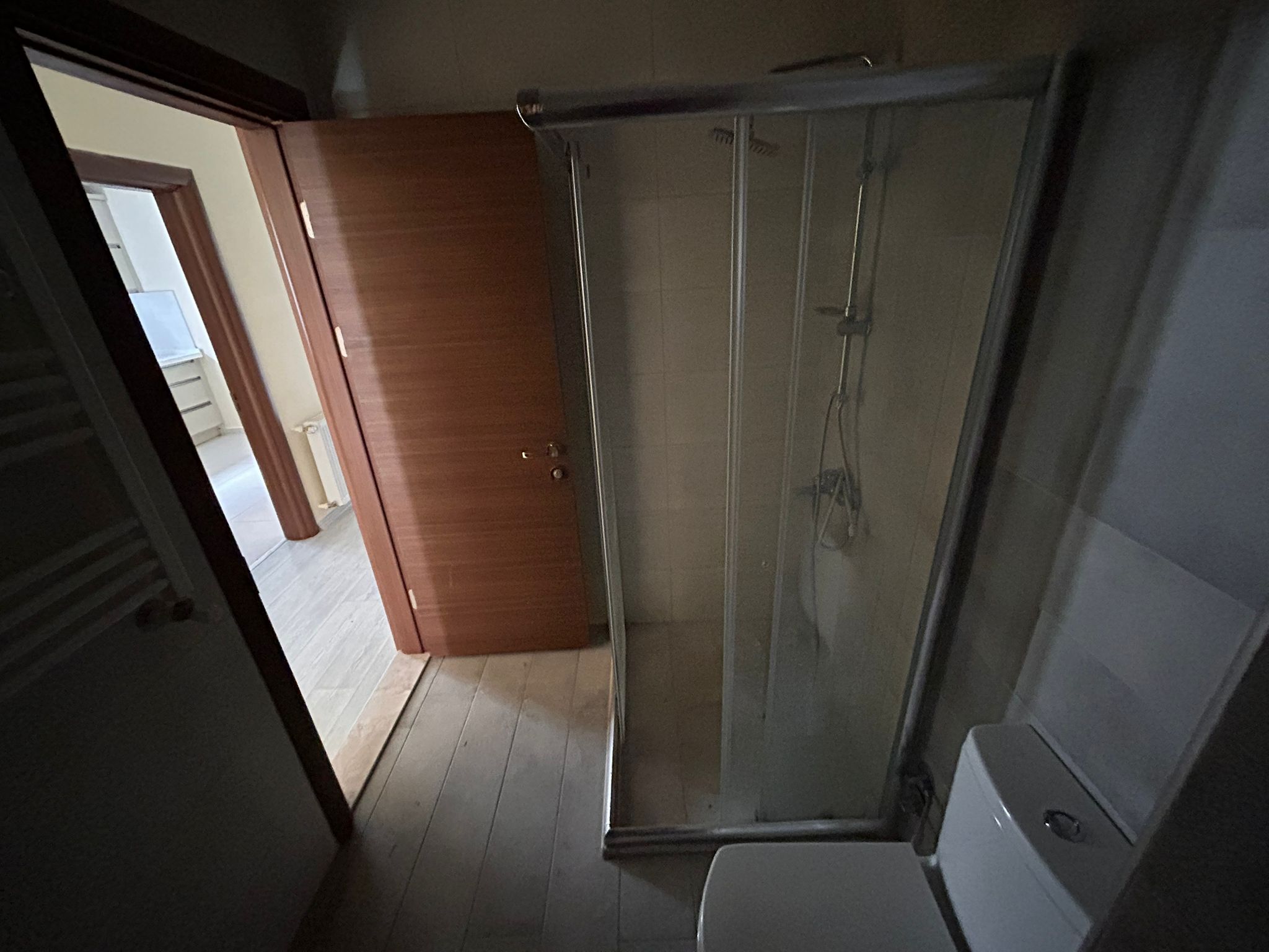 AKÇAY İKİZÇAY MAHALLESİNDE SATILIK ARA KAT 3+1 LÜKS DAİRE (EİDS NO. 1001423)