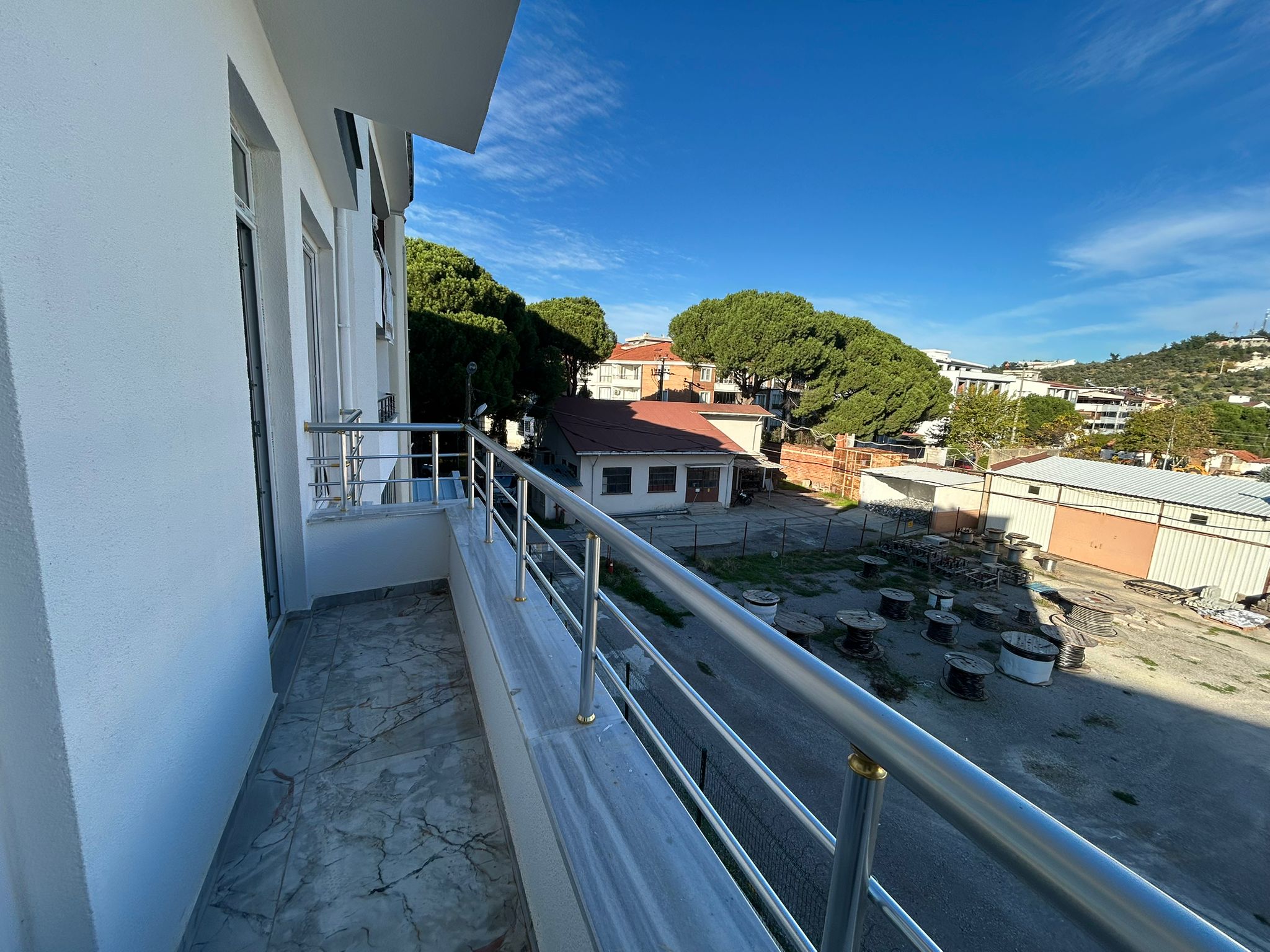 TUZCUMURAT MAH. KİRALIK 2+1 AÇIK MUTFAK SIFIR DAİRE