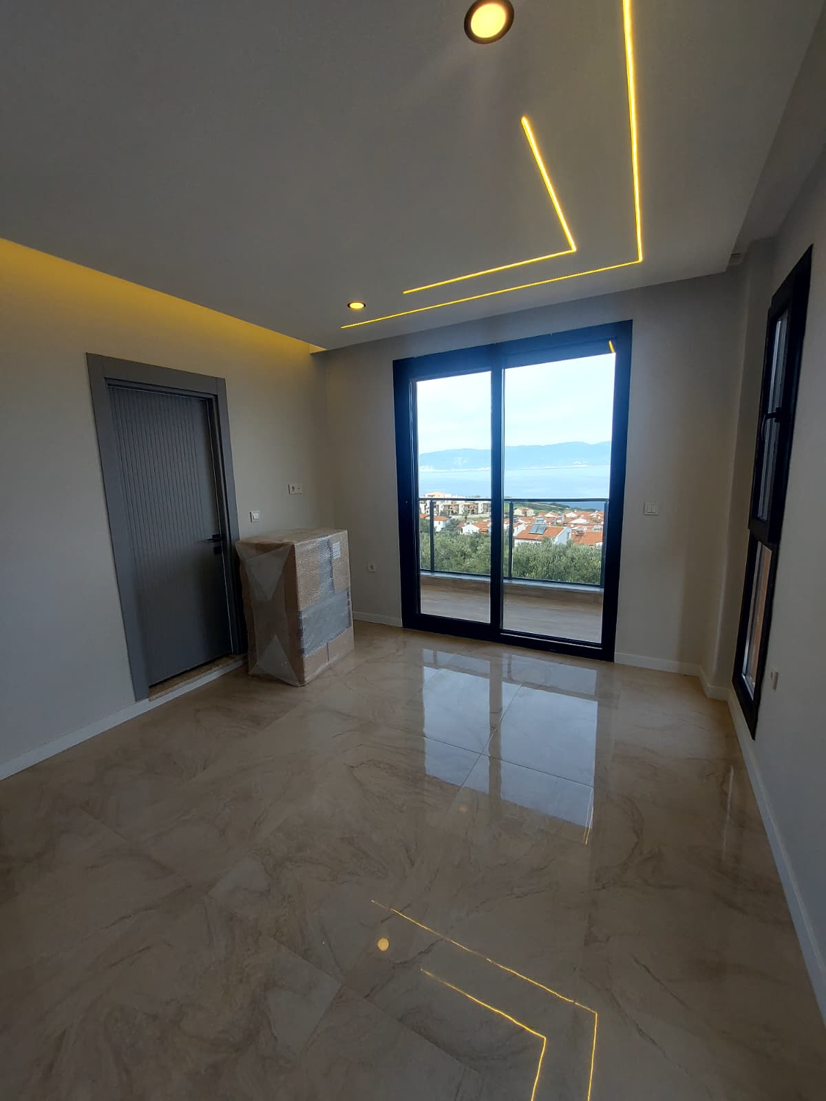 DENİZİ UYANDIĞINIZ AN GÖRÜN! KARAAĞAÇ SAHİLDE ÖZEL HAVUZLU 4+1 VİLLA