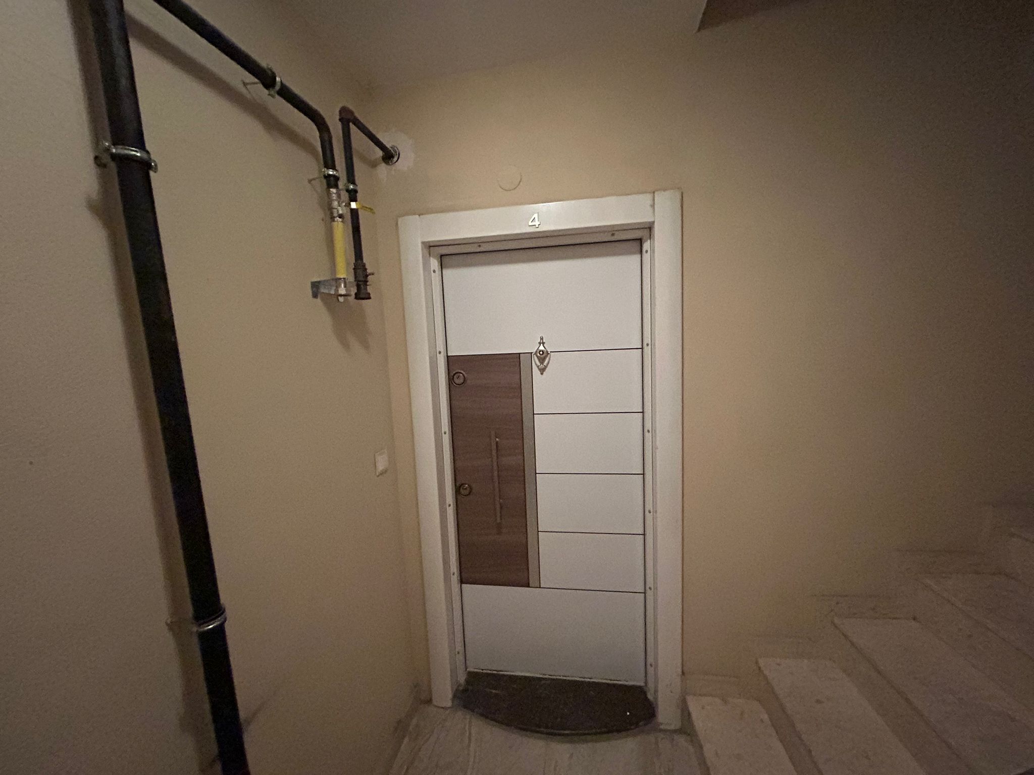 GAZİİLYAS'DA TUGAYA 300 M. KİRALIK 2+1 SIFIR DAİRE