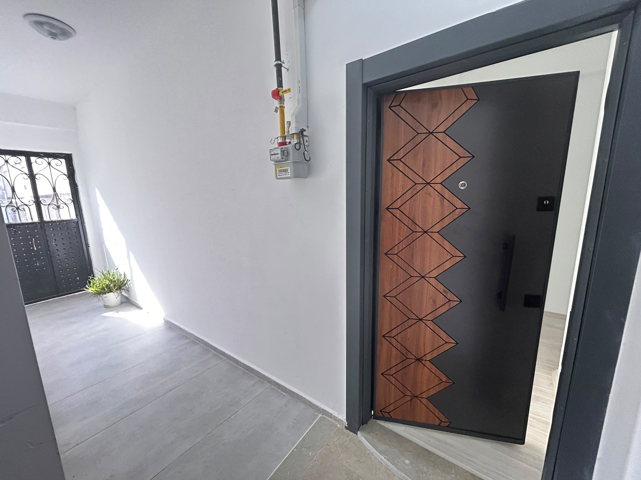 CUMHURİYET MAHALLESİNDE SATILIK 1+1 DAİRE