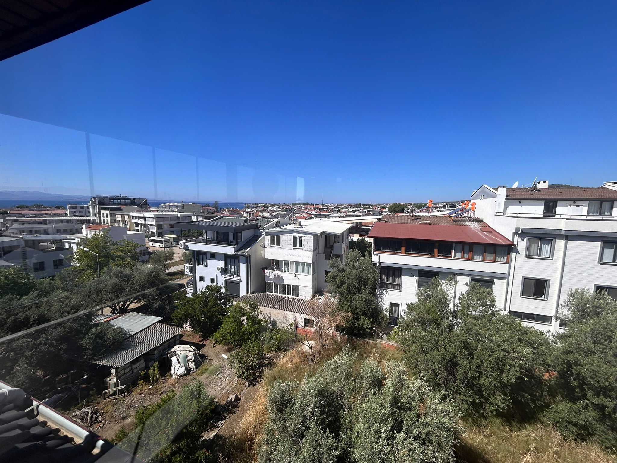 BALIKESİR EDREMİT GÜRE'DE SEZONLUK KİRALIK EŞYALI 3+1 DUBLEKS DAİRE