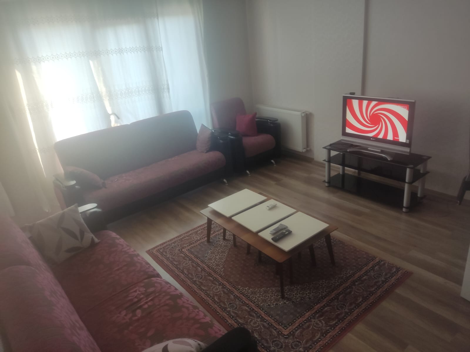 AKÇAY ALTINKUM'DA DENİZE 300 METRE EŞYALI 2+1 KİRALIK DAİRE (GÜNLÜK KİRALIK )