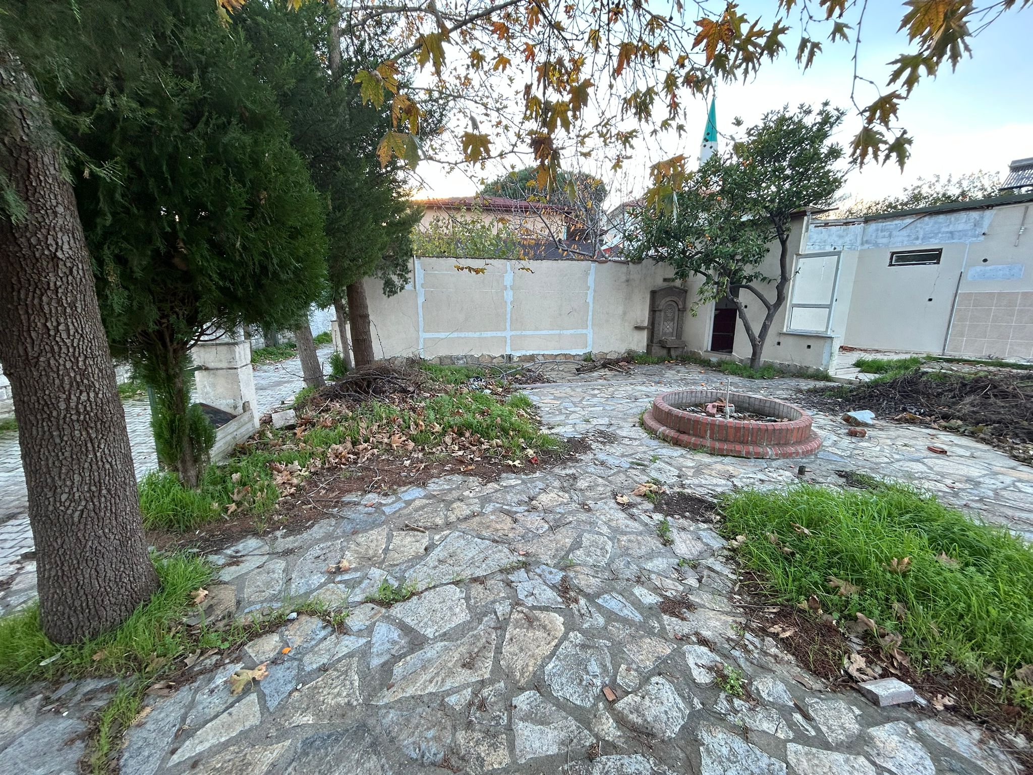 Çamlıbel’in kalbinde, Köy meydanında kiralık 157 m² bahçe