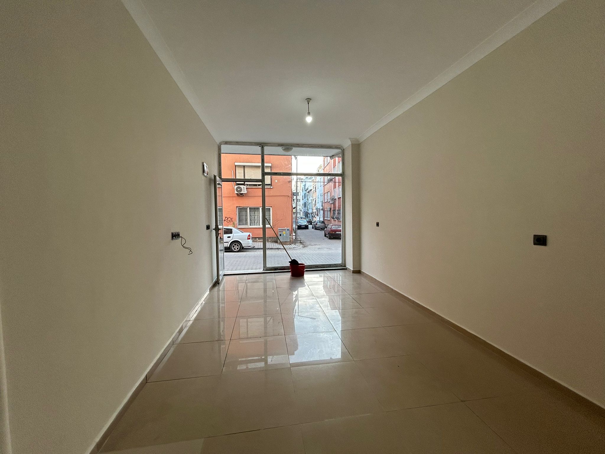 Cadde Üzerinde Satılık Dükkan