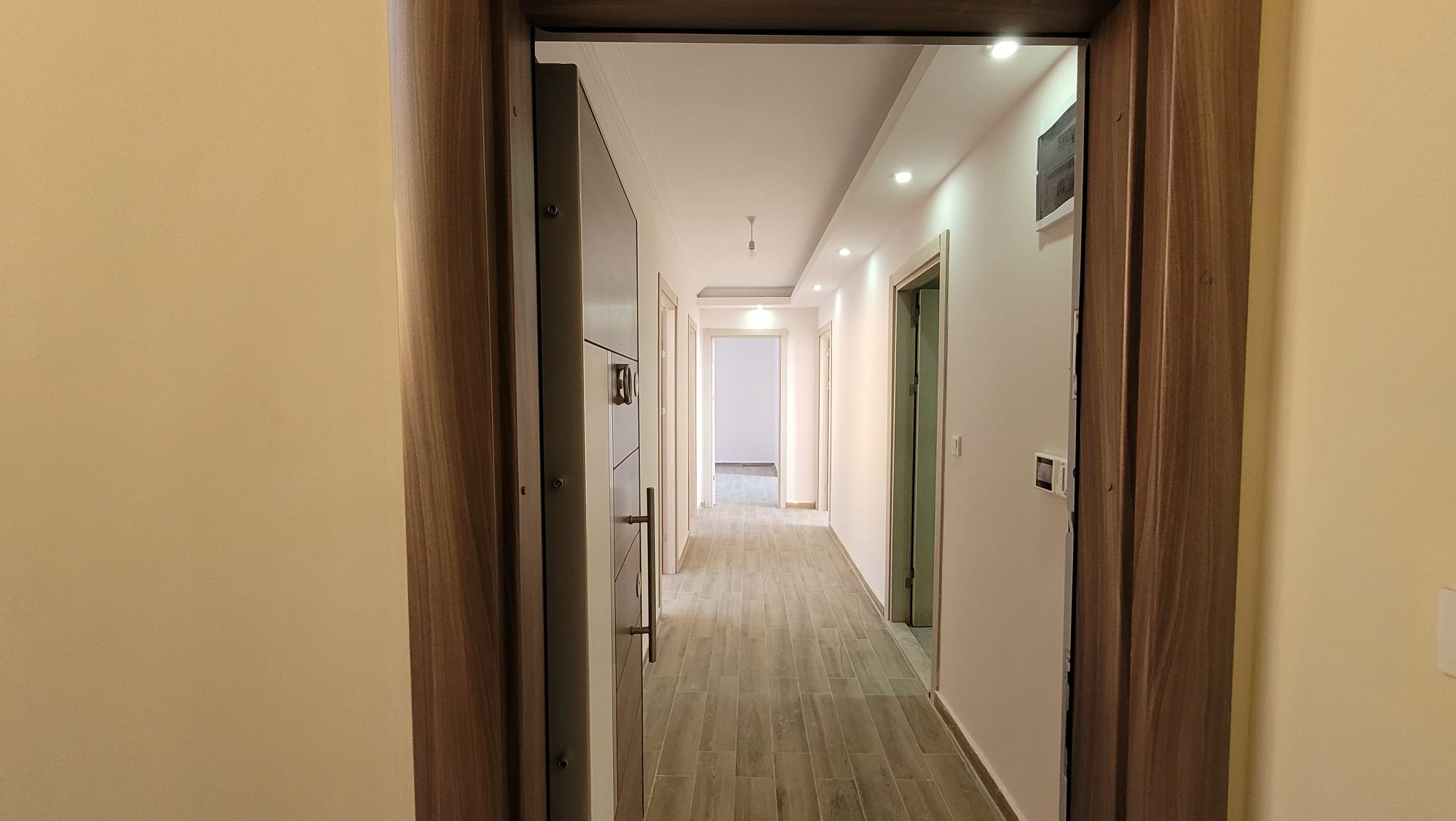 BALIKESİR EDREMİT GÜRE’DE KOMPLE SATILIK SIFIR APARTMAN – DENİZE 250M, EŞSİZ MANZARA!
