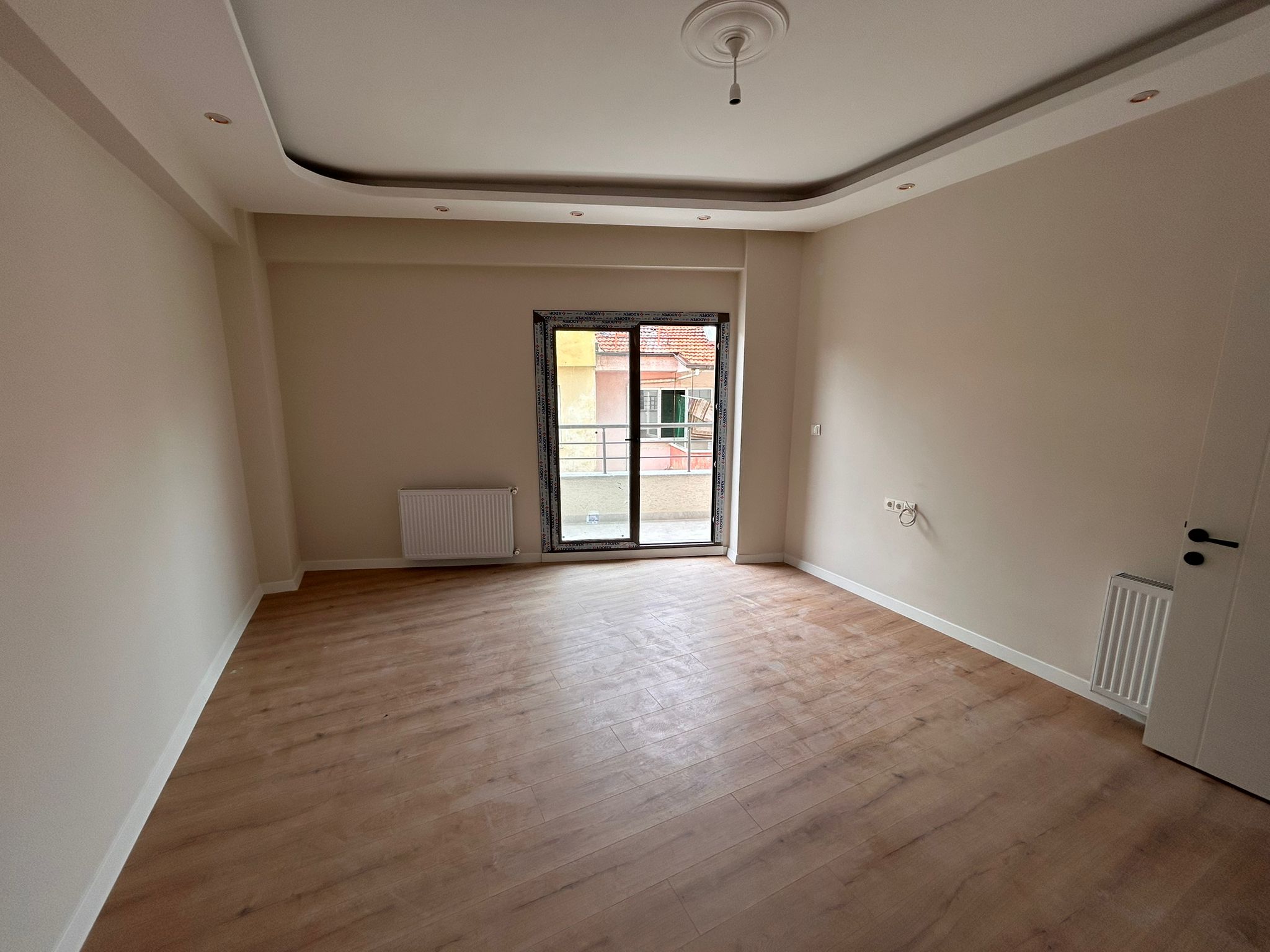 BALIKESİR EDREMİT CUMHURİYET MAHALLESİ'NDE SATILIK SIFIR 1+1 DAİRE