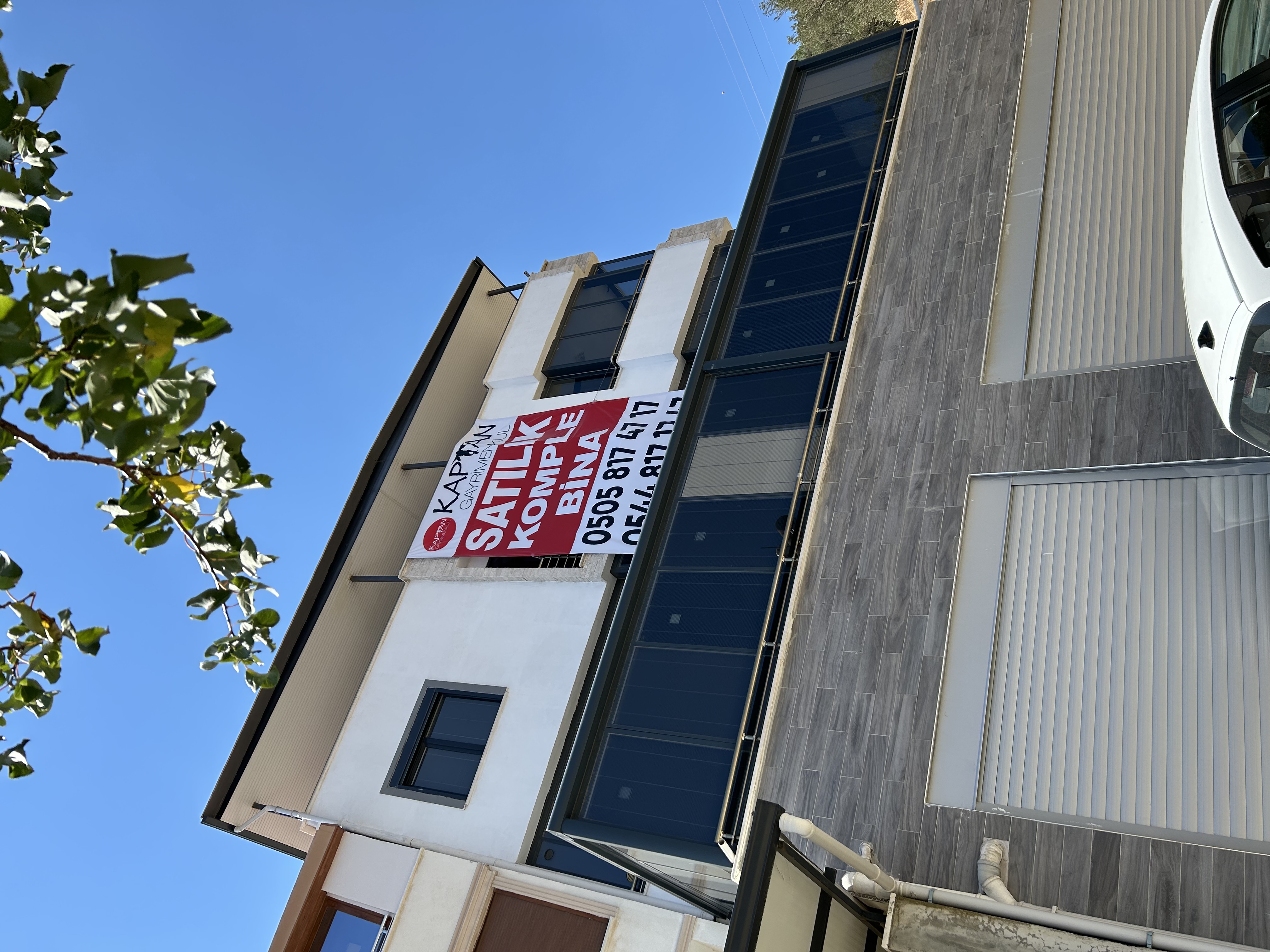 BALIKESİR EDREMİT GÜRE’DE KOMPLE SATILIK SIFIR APARTMAN – DENİZE 250M, EŞSİZ MANZARA!