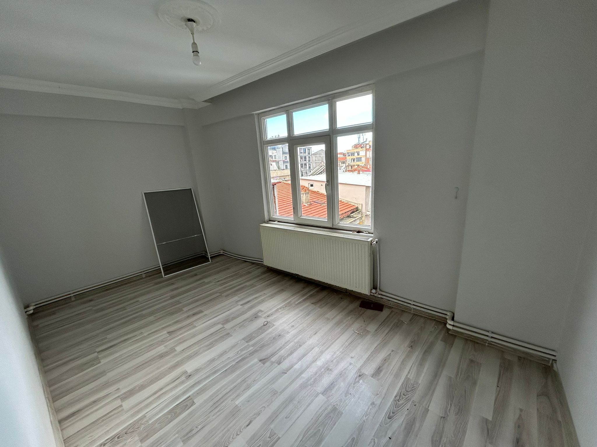 CUMHURİYET MAHALLESİ İNÖNÜ CADDESİNDE KOMANDO TUGAYINA 200 METRE 3+1 KİRALIK DAİRE