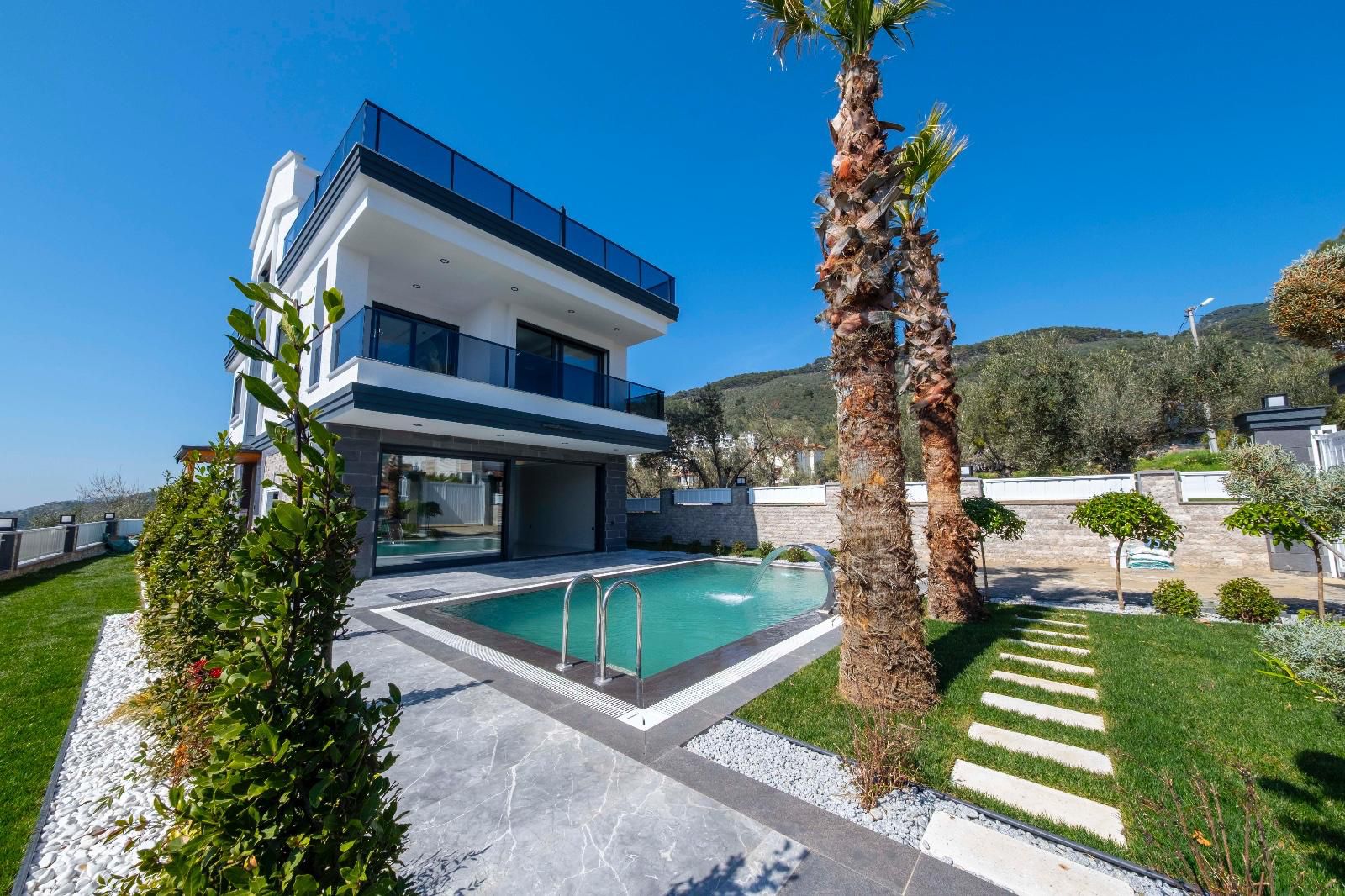 ALTINOLUK’TA 400 m² ARSA İÇERİSİNDE DENİZ VE DOĞA MANZARALI MÜSTAKİL LÜKS VİLLA