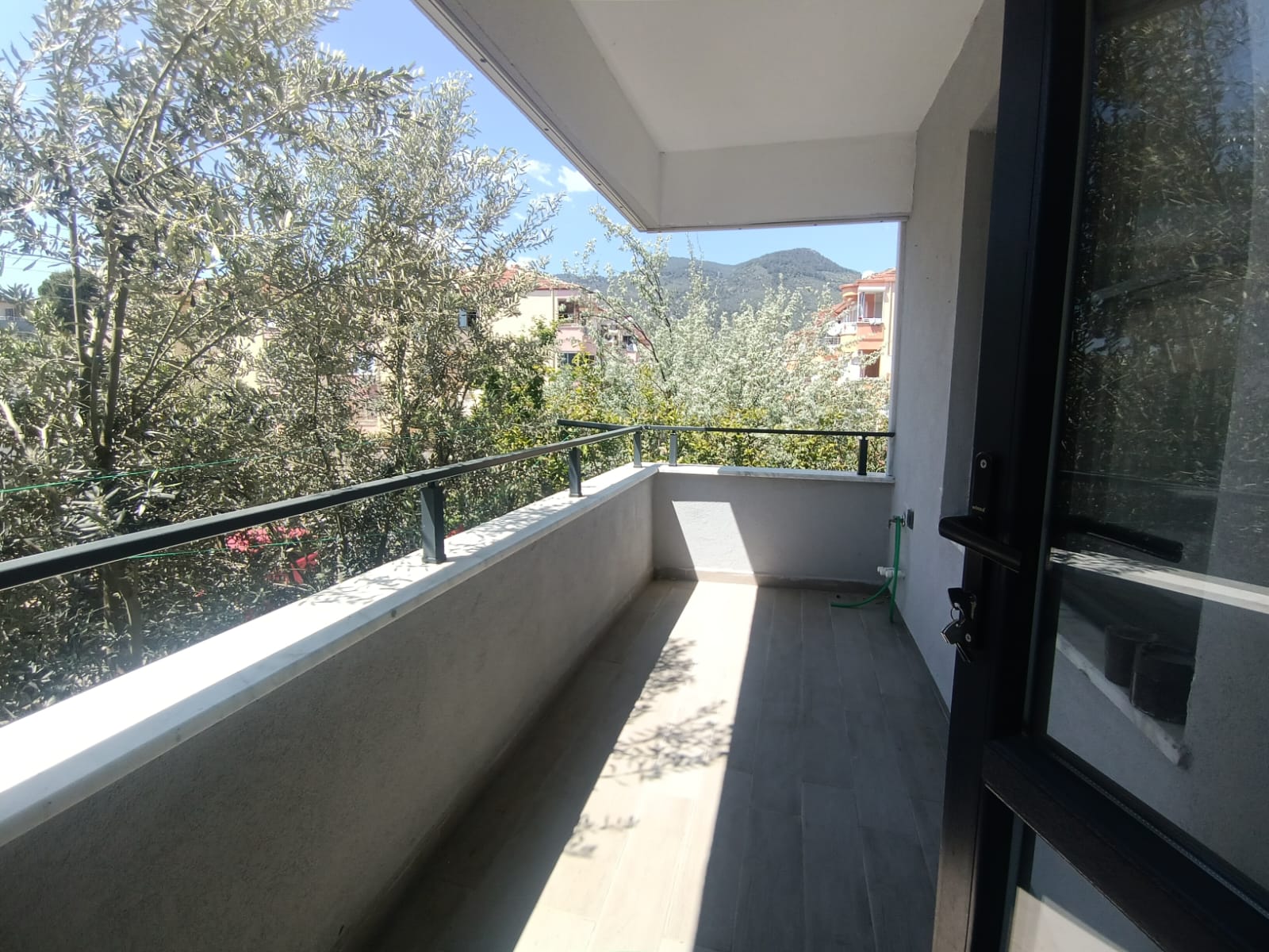 ALTINOLUKTA SEZONLUK KİRALIK 2+1 DAİRE