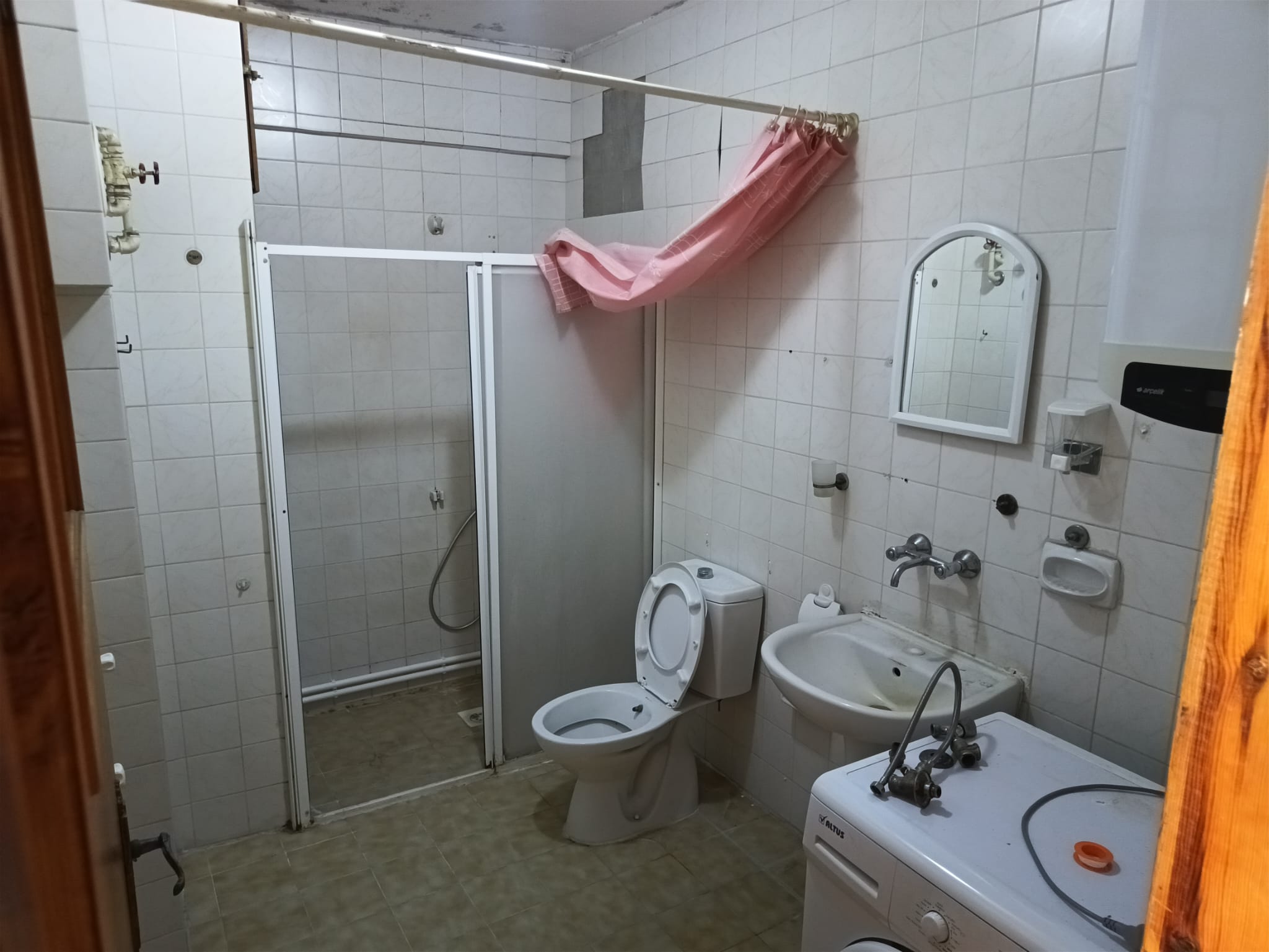 CUMHURİYET MAHALLESİ ÜÇGEN PARK YANI – EŞYALI 2+1 SATILIK DAİRE