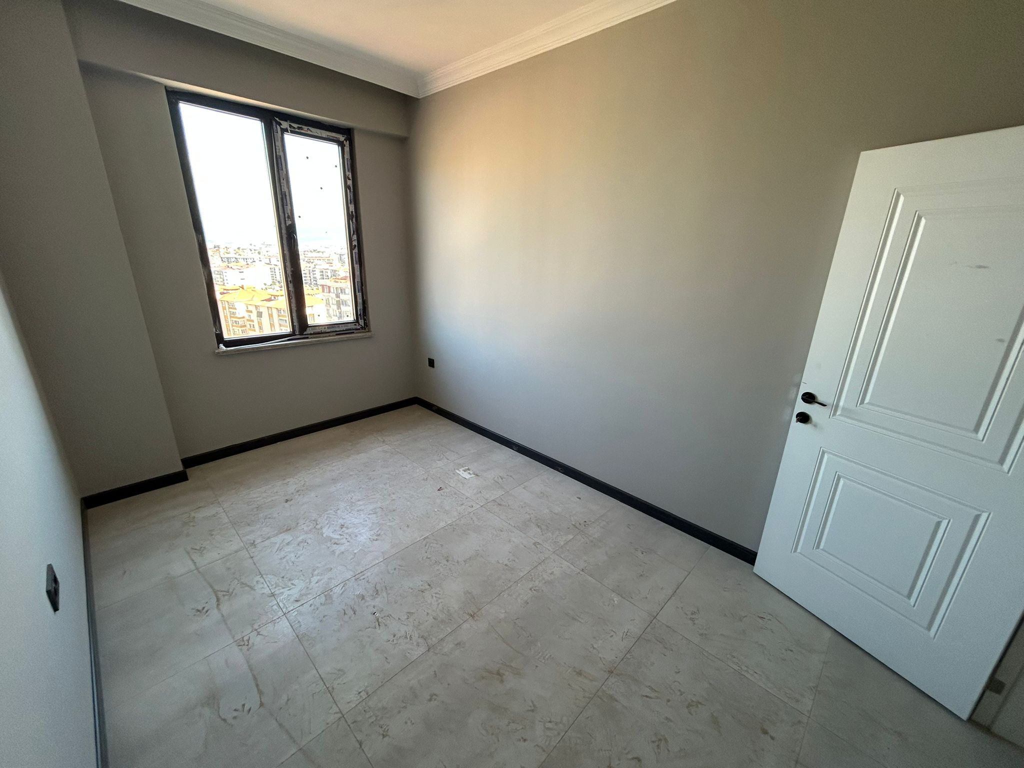 Edremit Atatürk Mahallesi’nde Eşsiz Deniz & Şehir Manzaralı 3+1 Lüks Kiralık Daire!