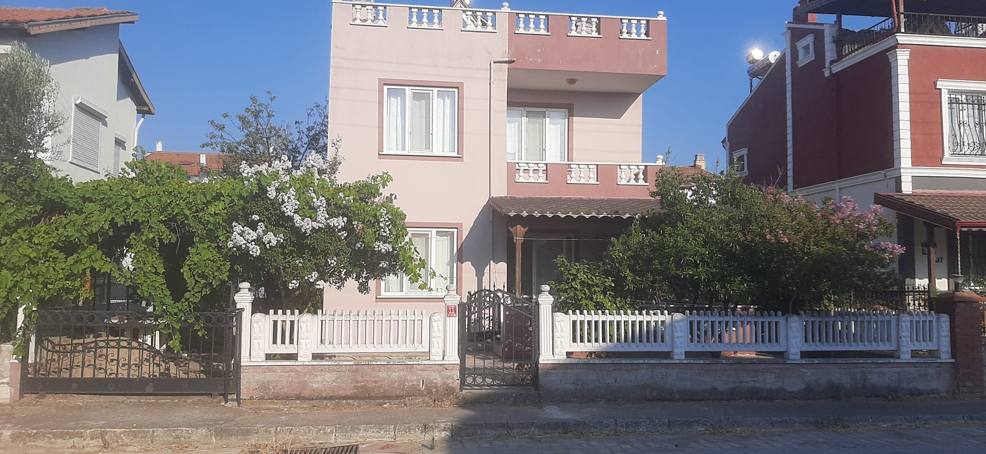 KİRALIK EŞYALI 4+1 TRİPLEKS VİLLA