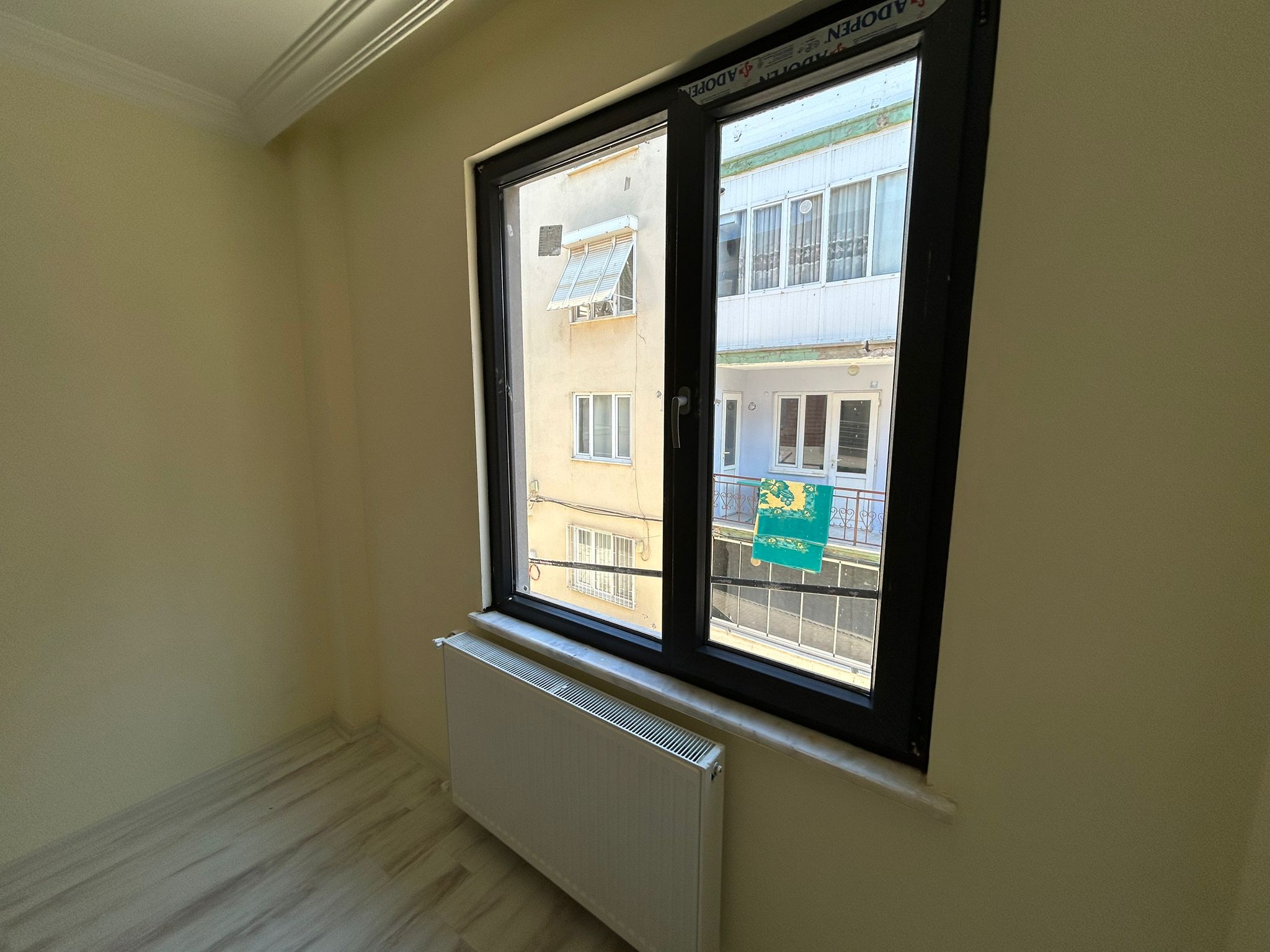 GAZİİLYAS'DA TUGAYA 300 M. KİRALIK 2+1 DAİRE (3 NUMARA)