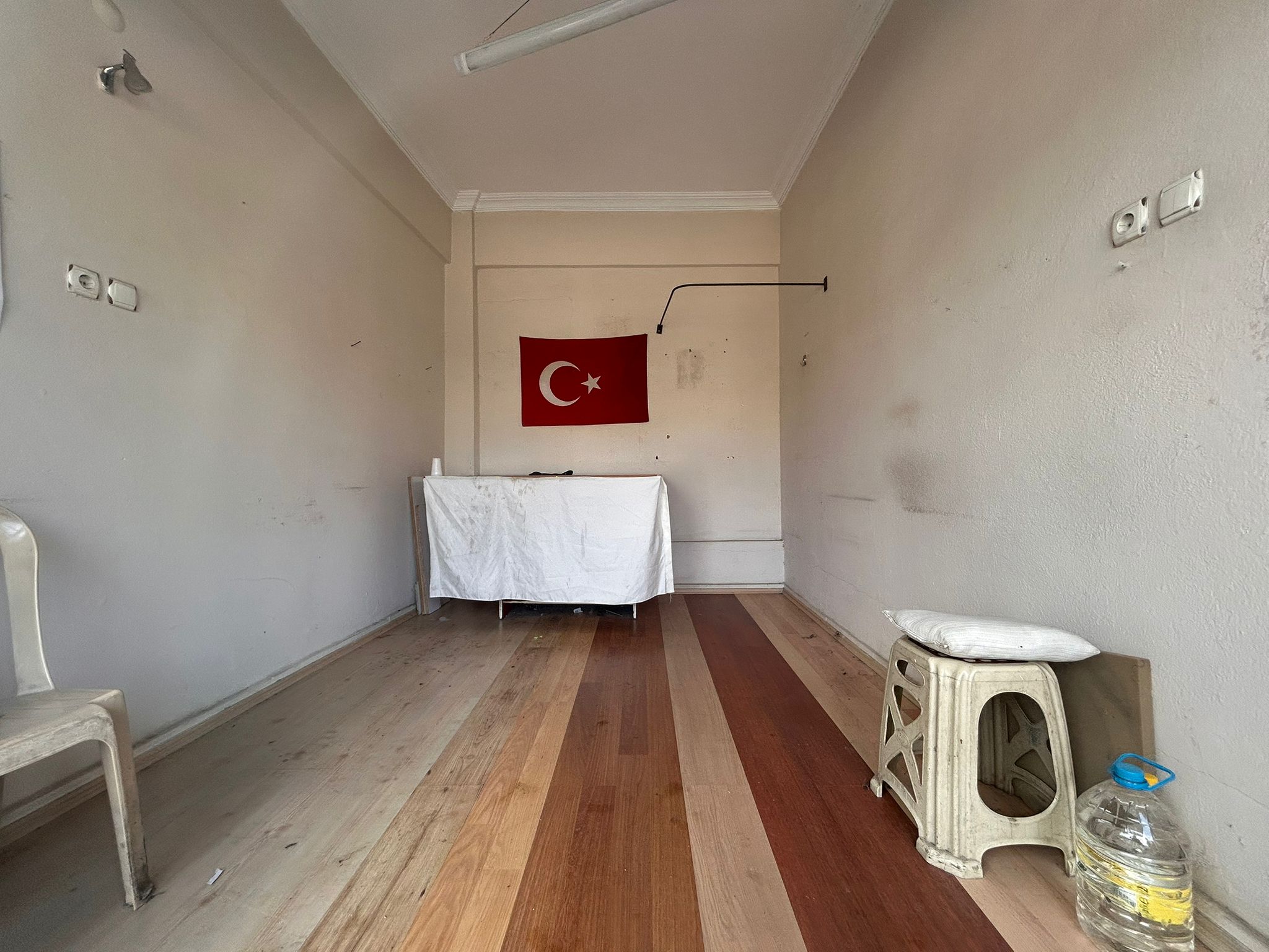 BALIKESİR EDREMİT CUMHURİYET MAHALLESİNDE KİRALIK DÜKKAN