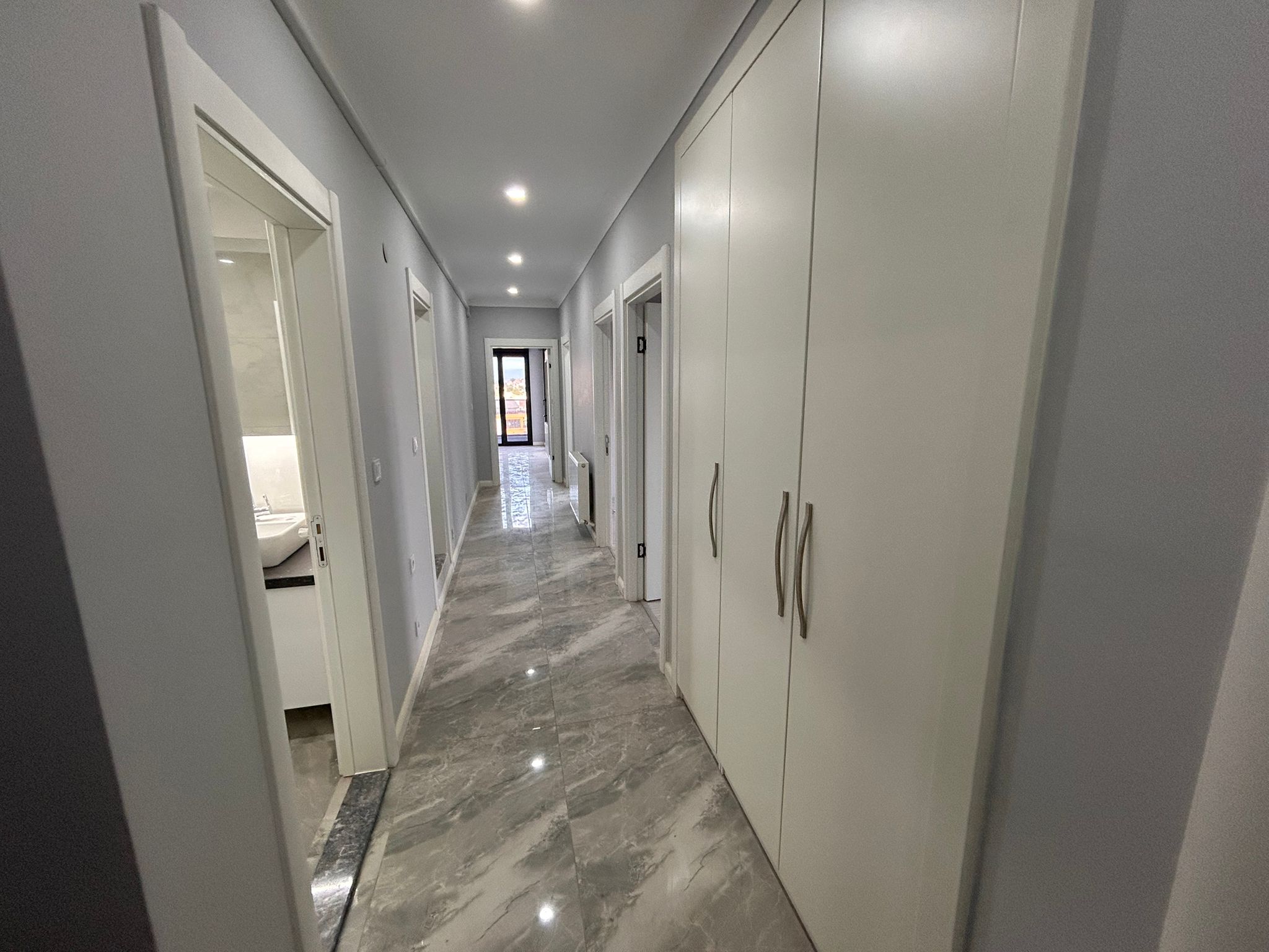 ATATÜRK MAHALLESİ'NDE KİRALIK LÜKS 3+1 DAİRE ( 7 NUMARALI DAİRE )