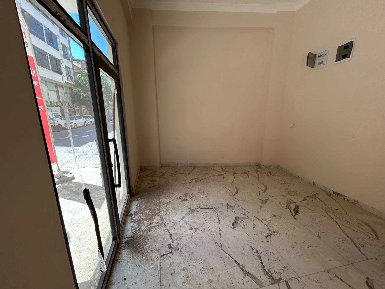 İnönü Caddesinde Kiralık 25 M2 Dükkan