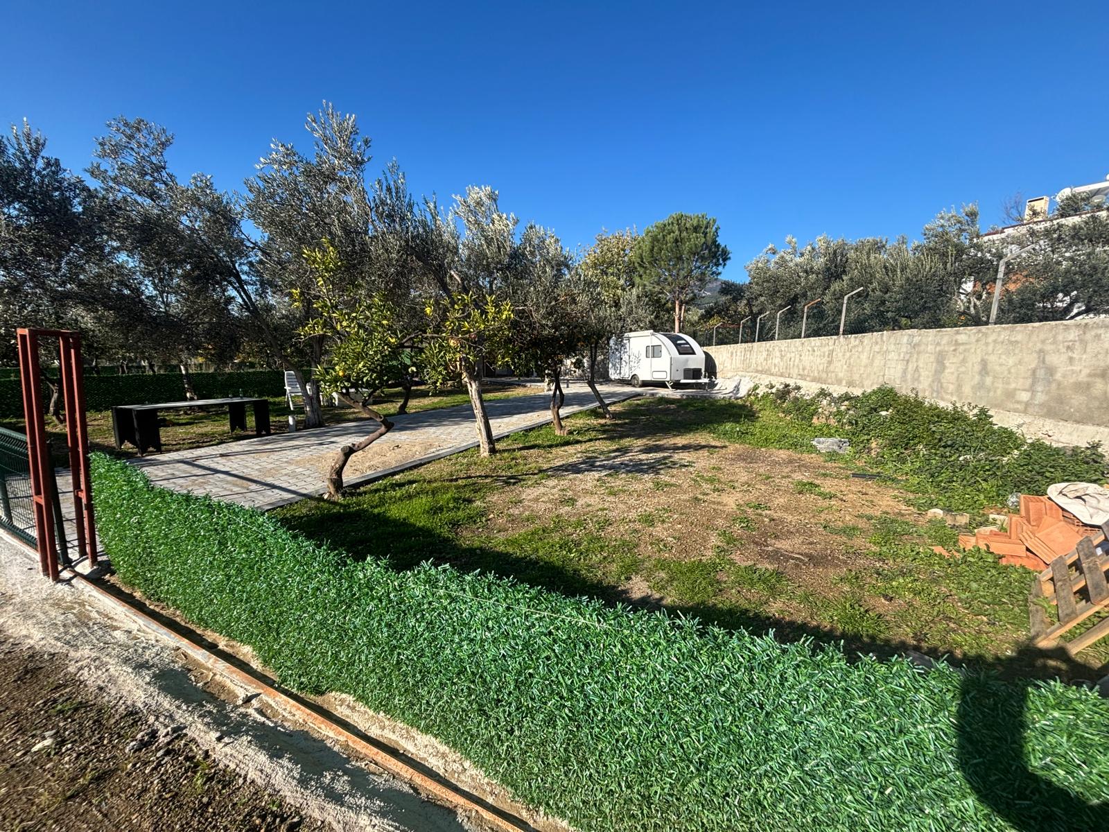 BALIKESİR EDREMİT KIZILKEÇİLİ’DE SATILIK 440 m² HOBİ BAHÇESİ