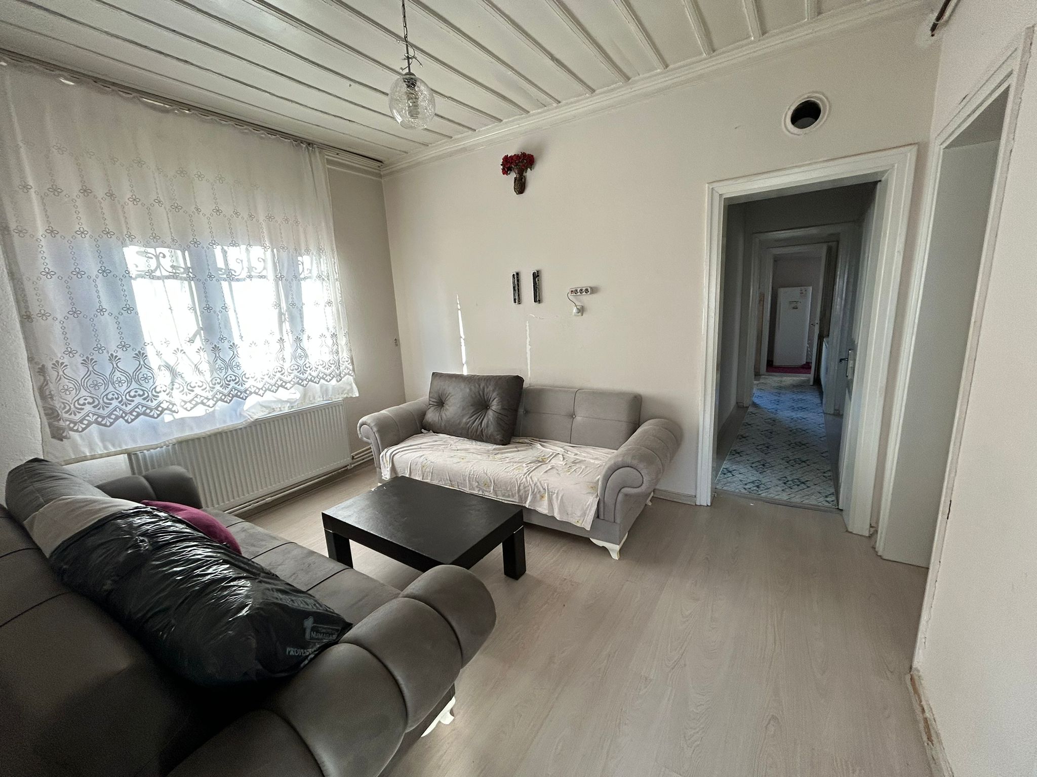 EDREMİT ESKİ BAYRAM YERİ YAKININDA MÜSTAKİL – EŞYALI – 3+1 – KİRALIK EV