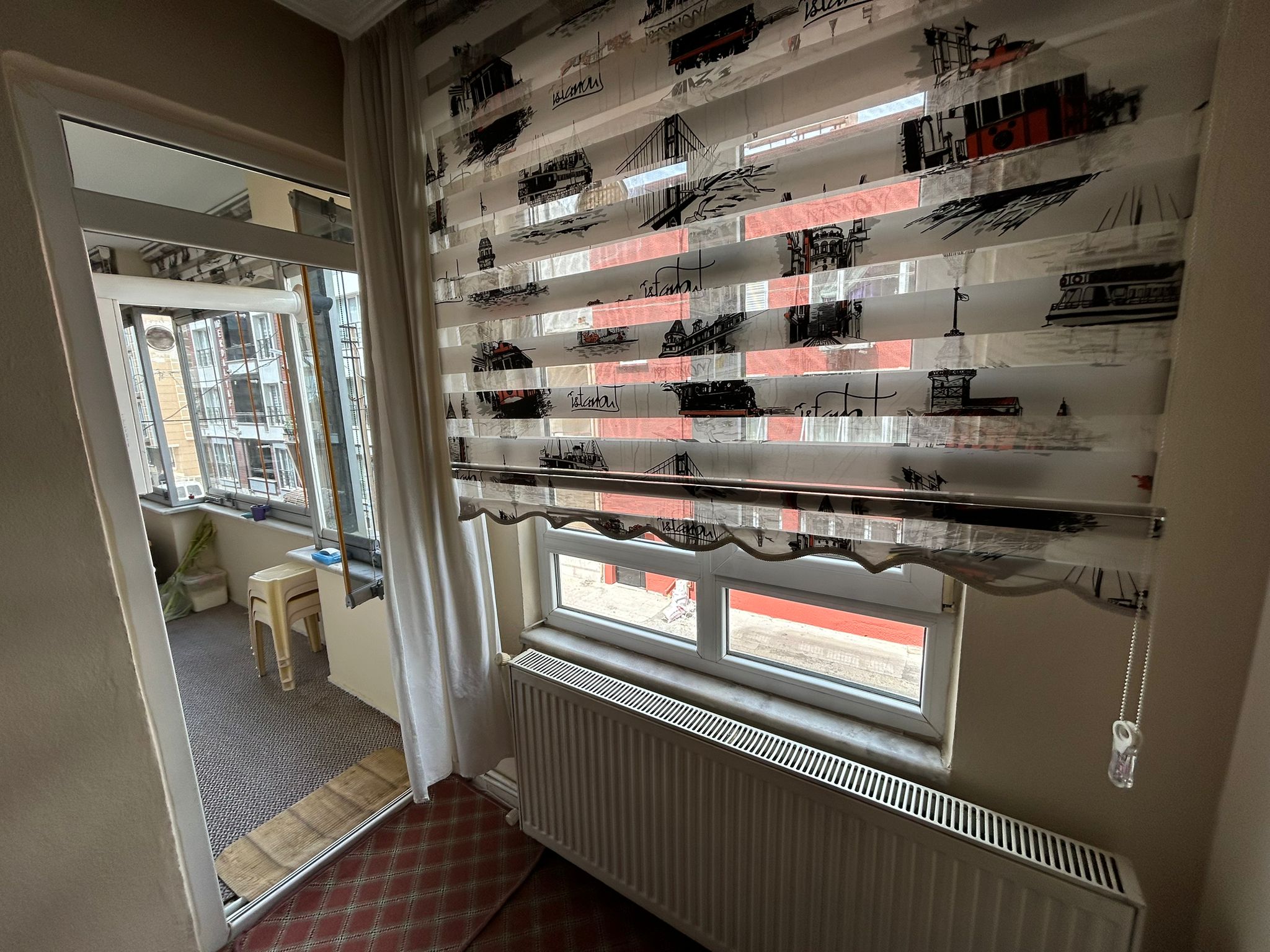 EDREMİT CUMHURİYET MAHALLESİ’NDE EŞYALI KİRALIK 3+1 DAİRE