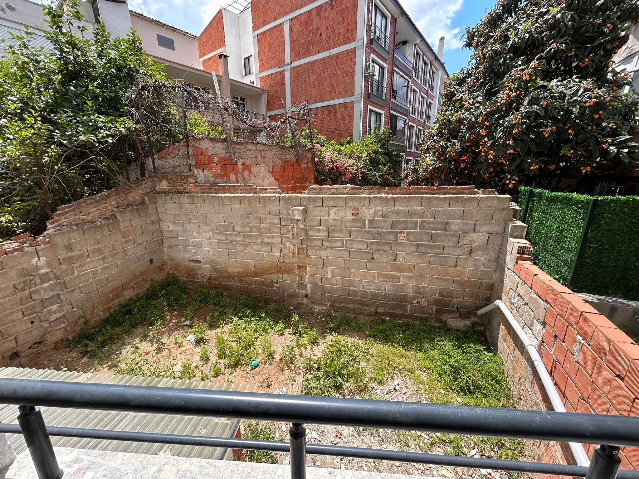 BALIKESİR EDREMİT CUMHURİYET MAHALLESİNDE KİRALIK 2+1 SIFIR DAİRE