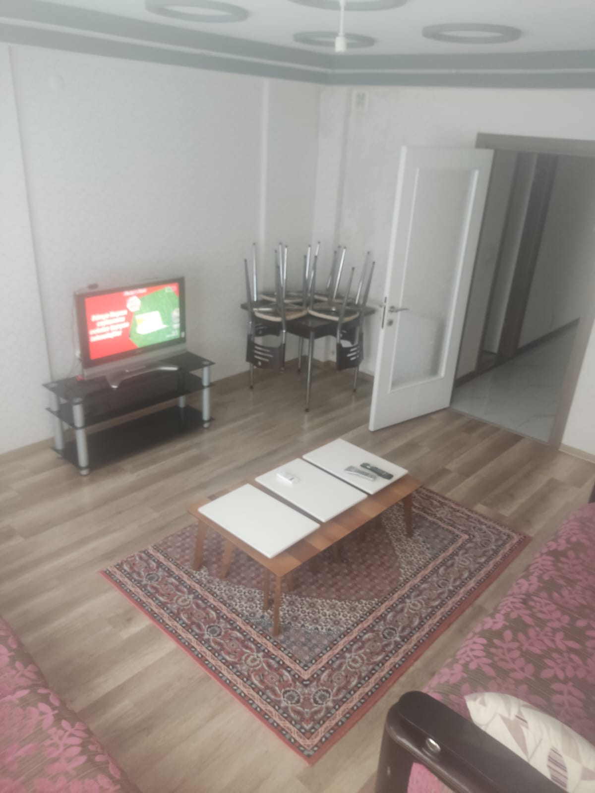AKÇAY ALTINKUM'DA DENİZE 300 METRE EŞYALI 2+1 KİRALIK DAİRE (GÜNLÜK KİRALIK )