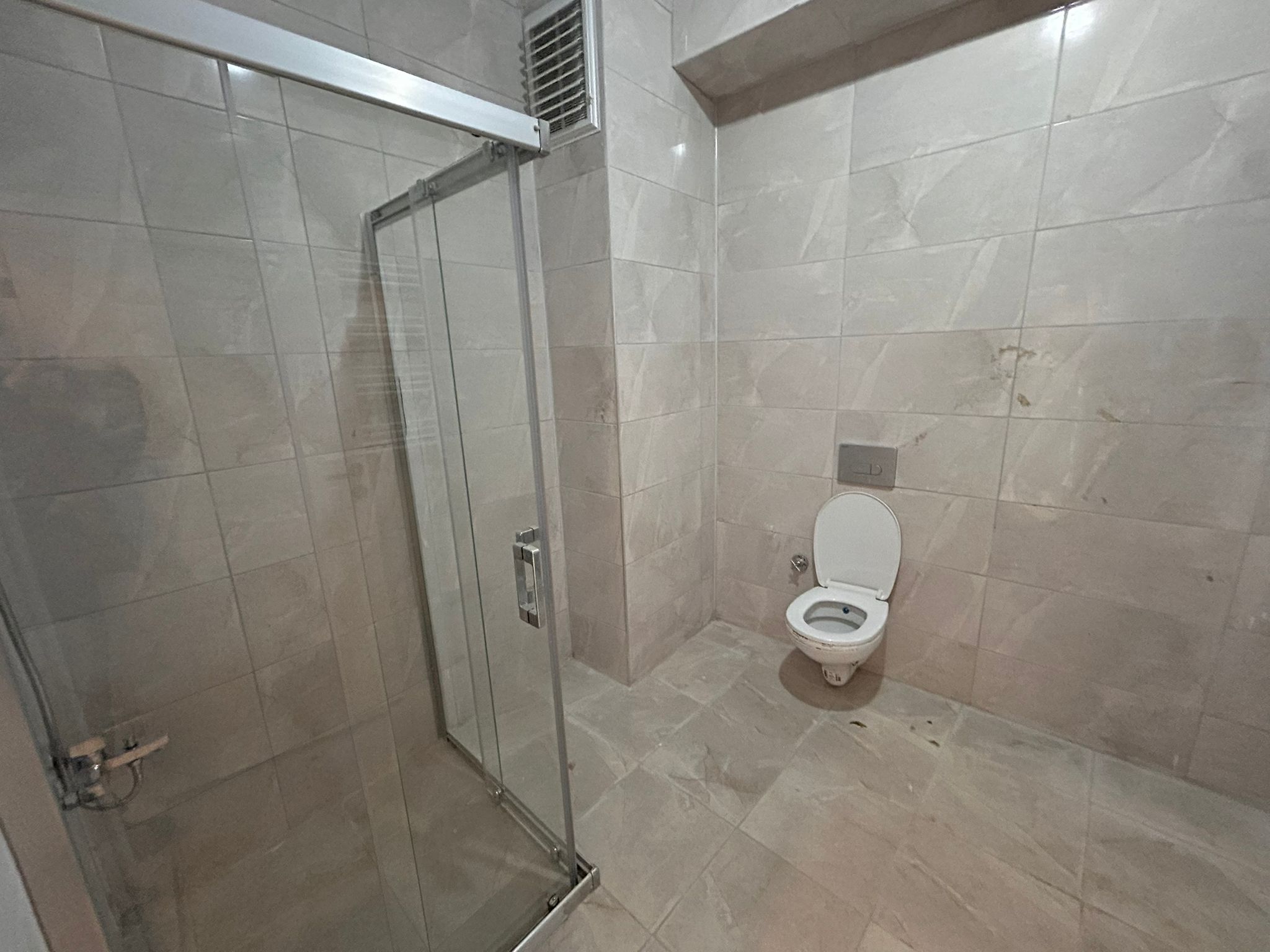 BALIKESİR EDREMİT CUMHURİYET MAHALLESİNDE KİRALIK 2+1 SIFIR DAİRE