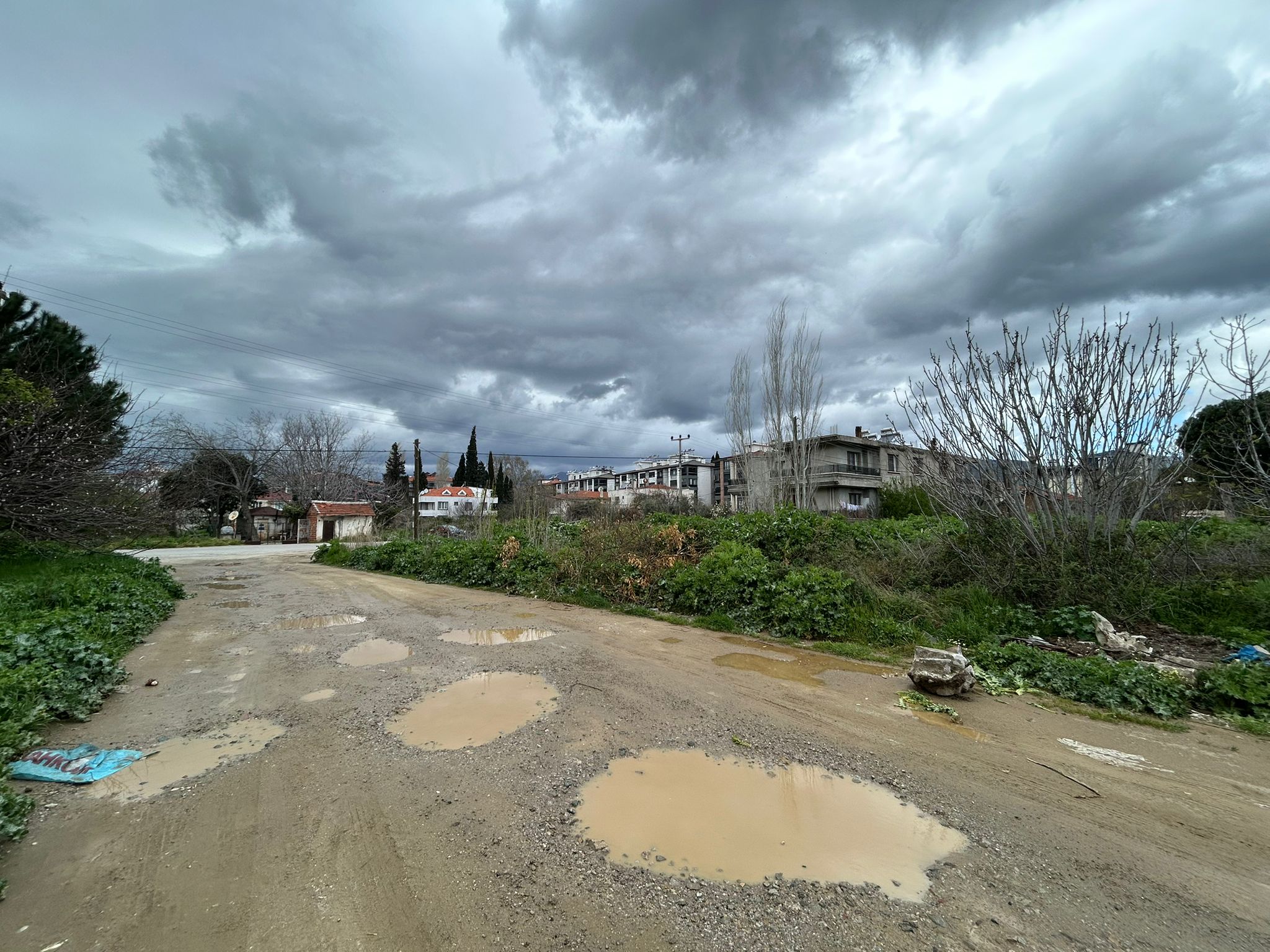 EDREMİT CENNETAYAĞI MAHALLESİNDE KÖŞE PARSEL SATILIK ARSA