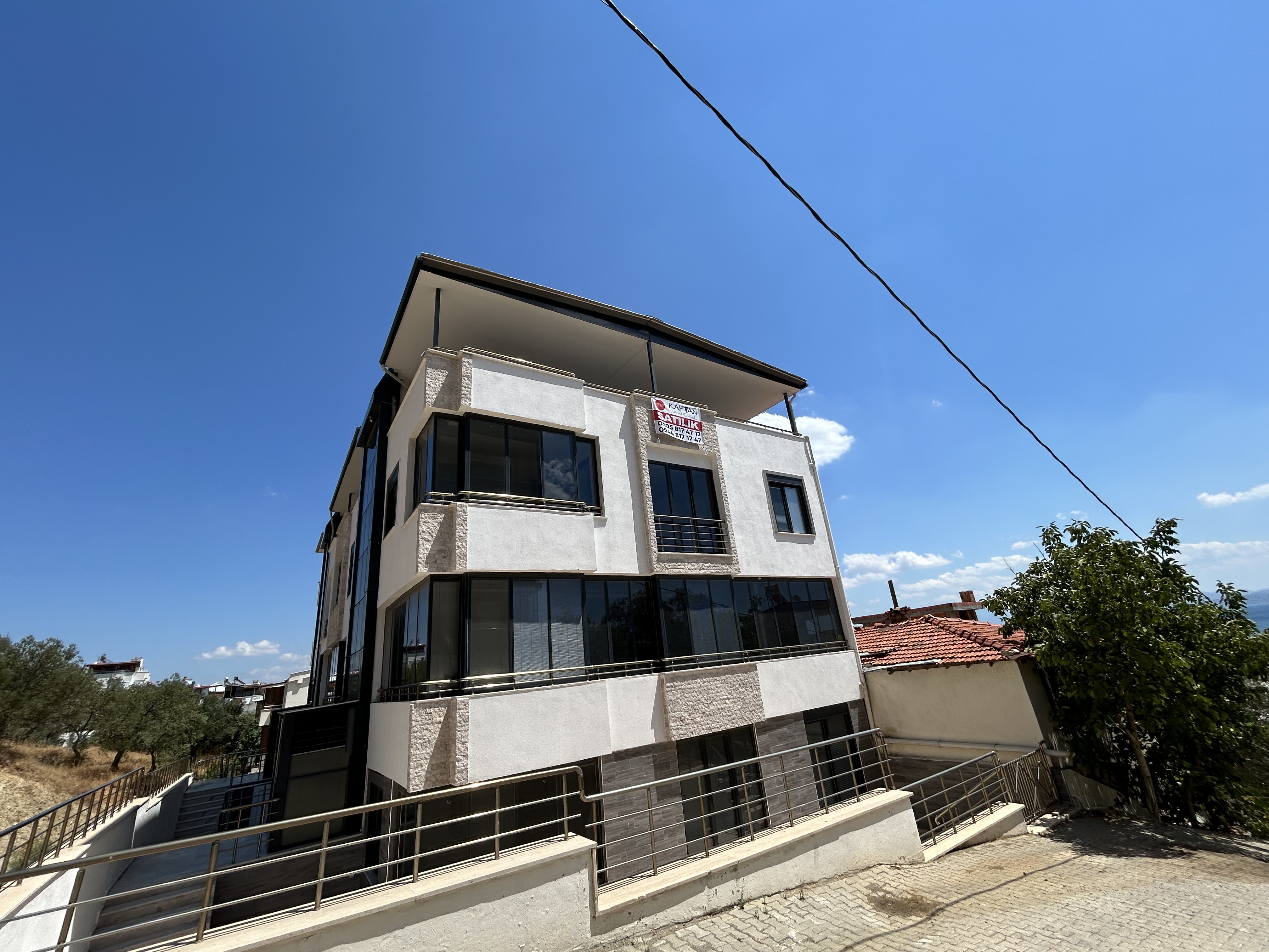 BALIKESİR EDREMİT GÜRE’DE KOMPLE SATILIK SIFIR APARTMAN – DENİZE 250M, EŞSİZ MANZARA!