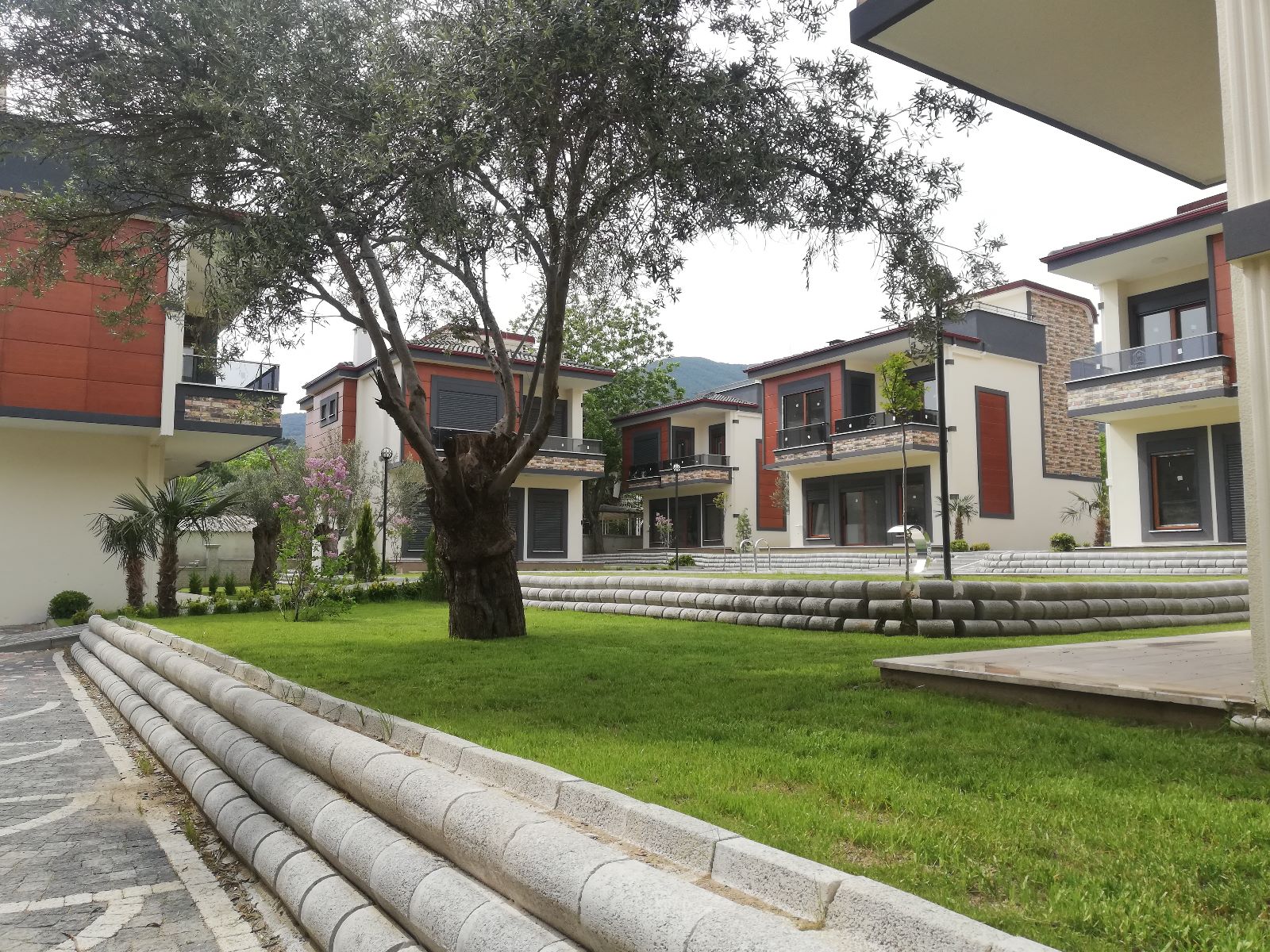 GÜRE’NİN EN PRESTİJLİ SİTESİNDE, ÖZEL BAHÇELİ LÜKS 3+1 VİLLA