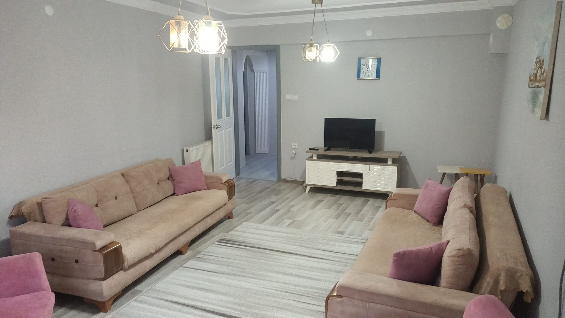 EDREMİT TUZCUMURAT’TA EŞYALI 3+1 KİRALIK DAİRE