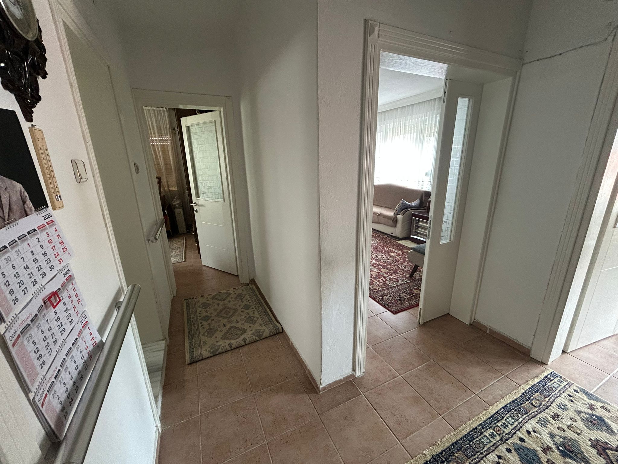 AKÇAY’IN KALBİNDE, DENİZE 100 METRE MESAFEDE 2+1 EŞYALI KİRALIK DAİRE!