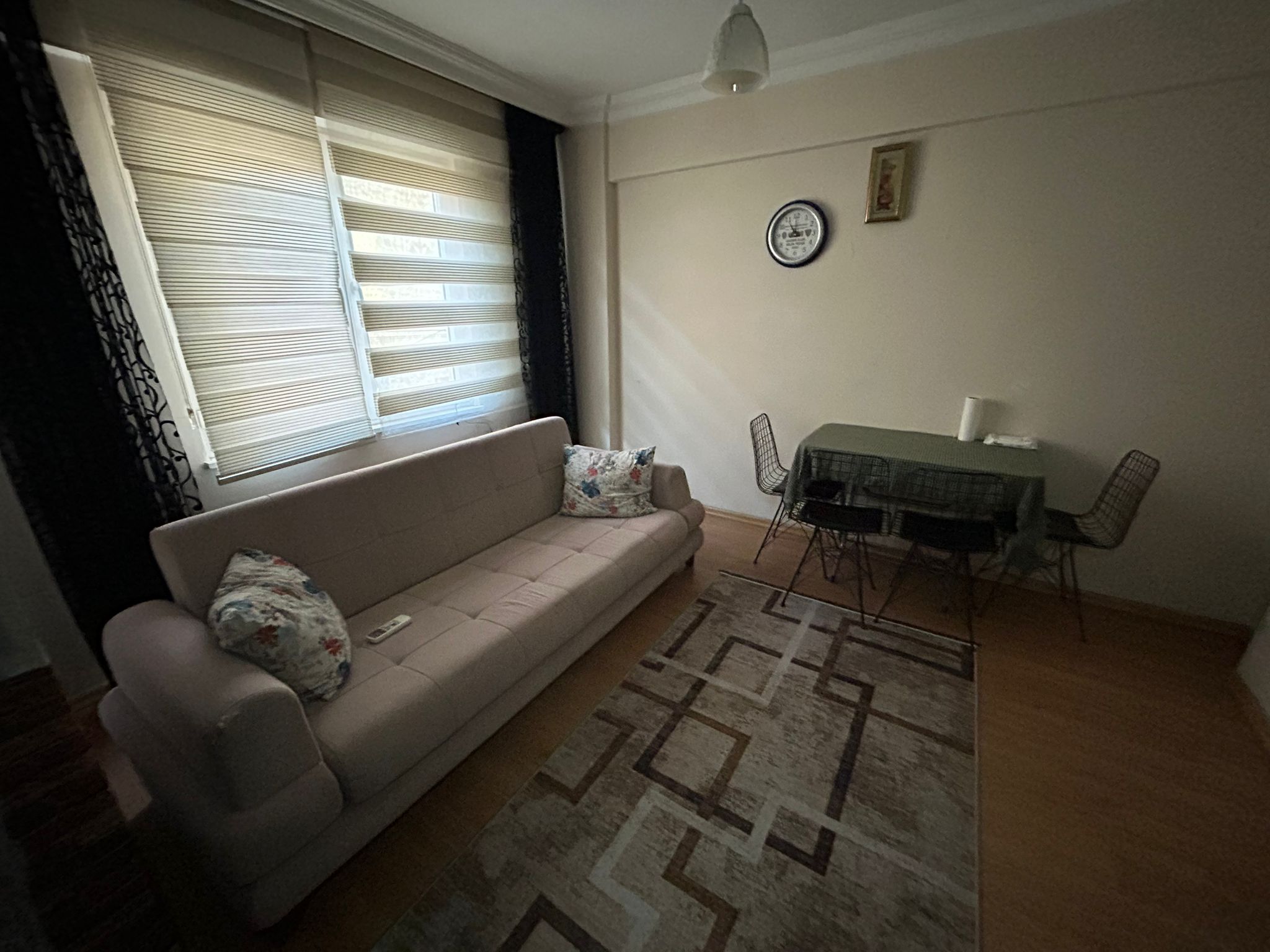 Eşyaları Hazır, Konforu Tam: Cumhuriyet Mahallesi’nde 2+1 Ara Kat