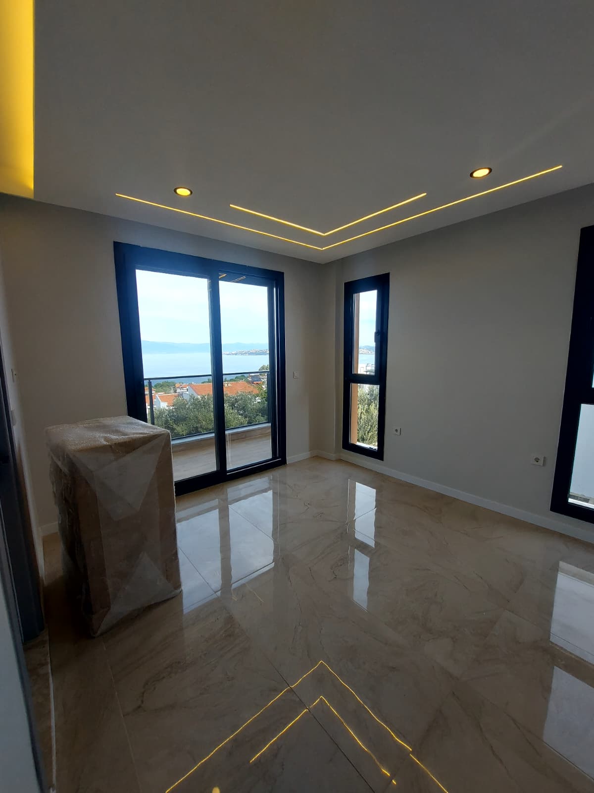 DENİZİ UYANDIĞINIZ AN GÖRÜN! KARAAĞAÇ SAHİLDE ÖZEL HAVUZLU 4+1 VİLLA