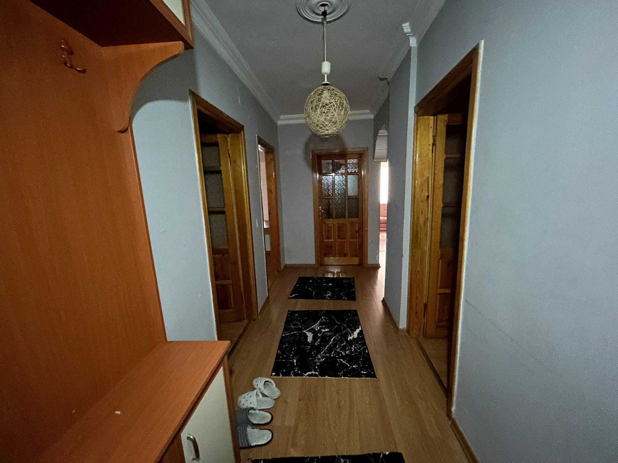 Eşyaları Hazır, Konforu Tam: Cumhuriyet Mahallesi’nde 2+1 Ara Kat