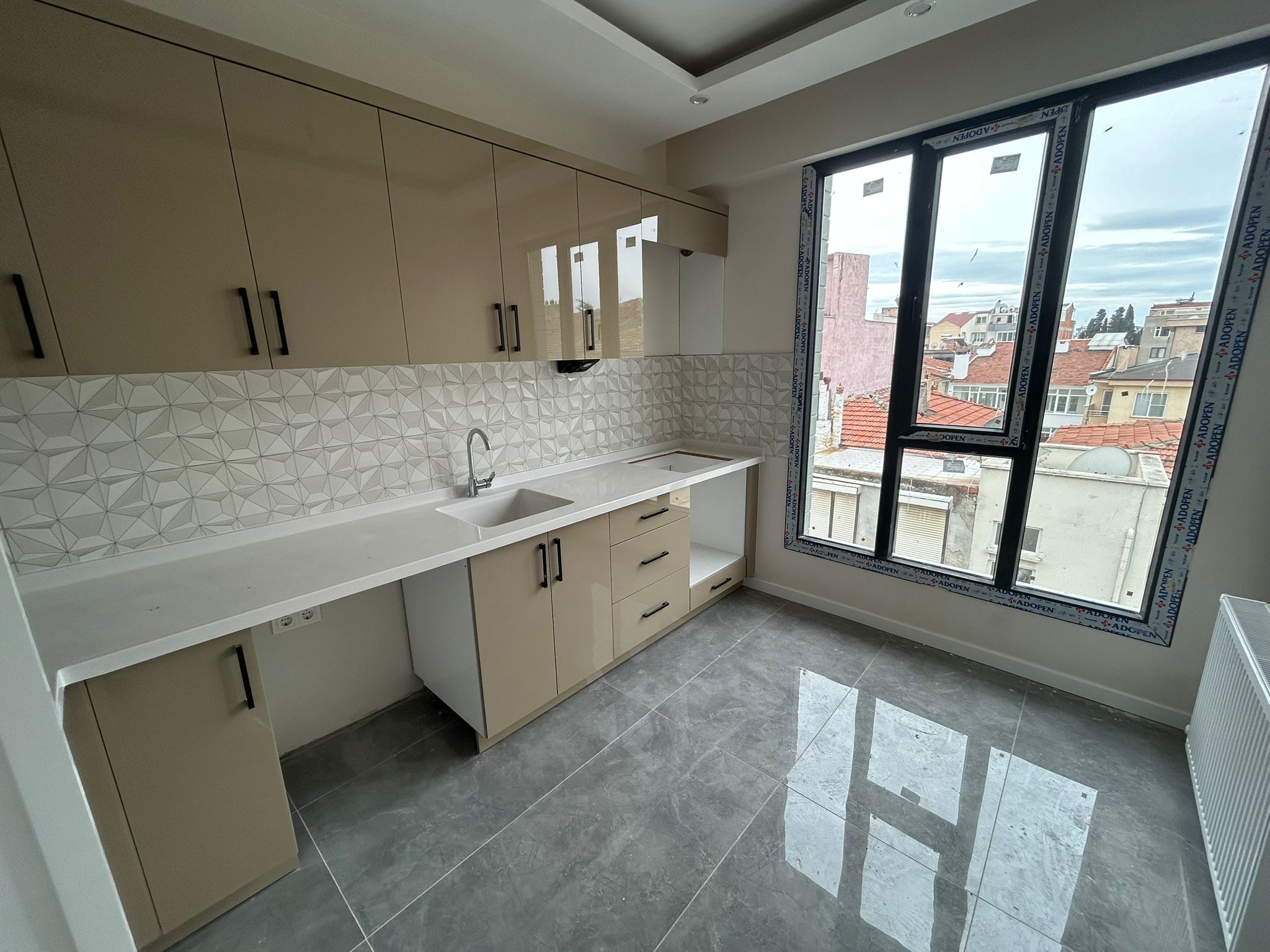 BALIKESİR EDREMİT CAMİVASAT MAHALLESİNDE SATILIK 2+1 DAİRE