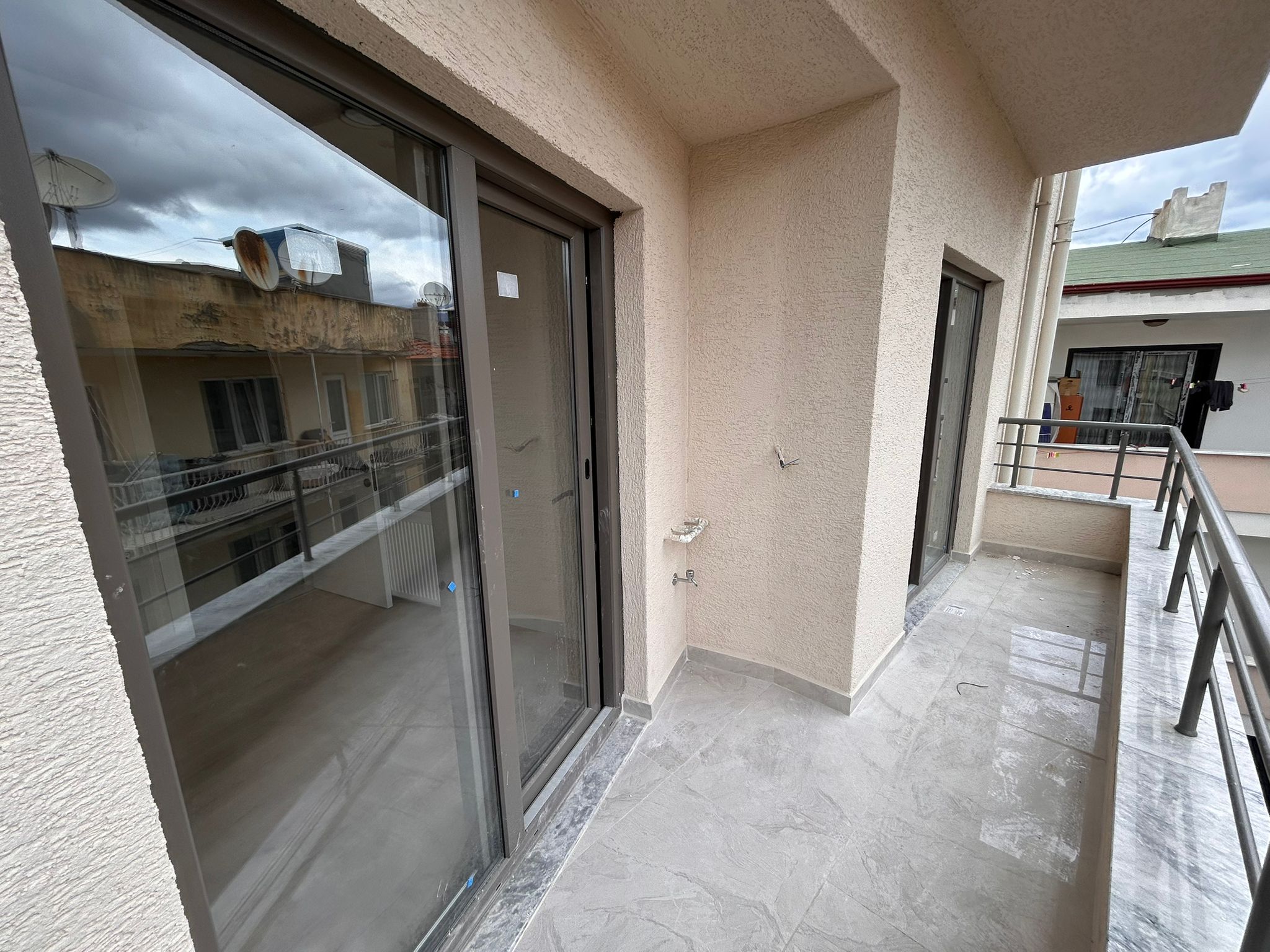 BALIKESİR EDREMİT CUMHURİYET MAHALLESİ'NDE SATILIK SIFIR 1+1 DAİRE