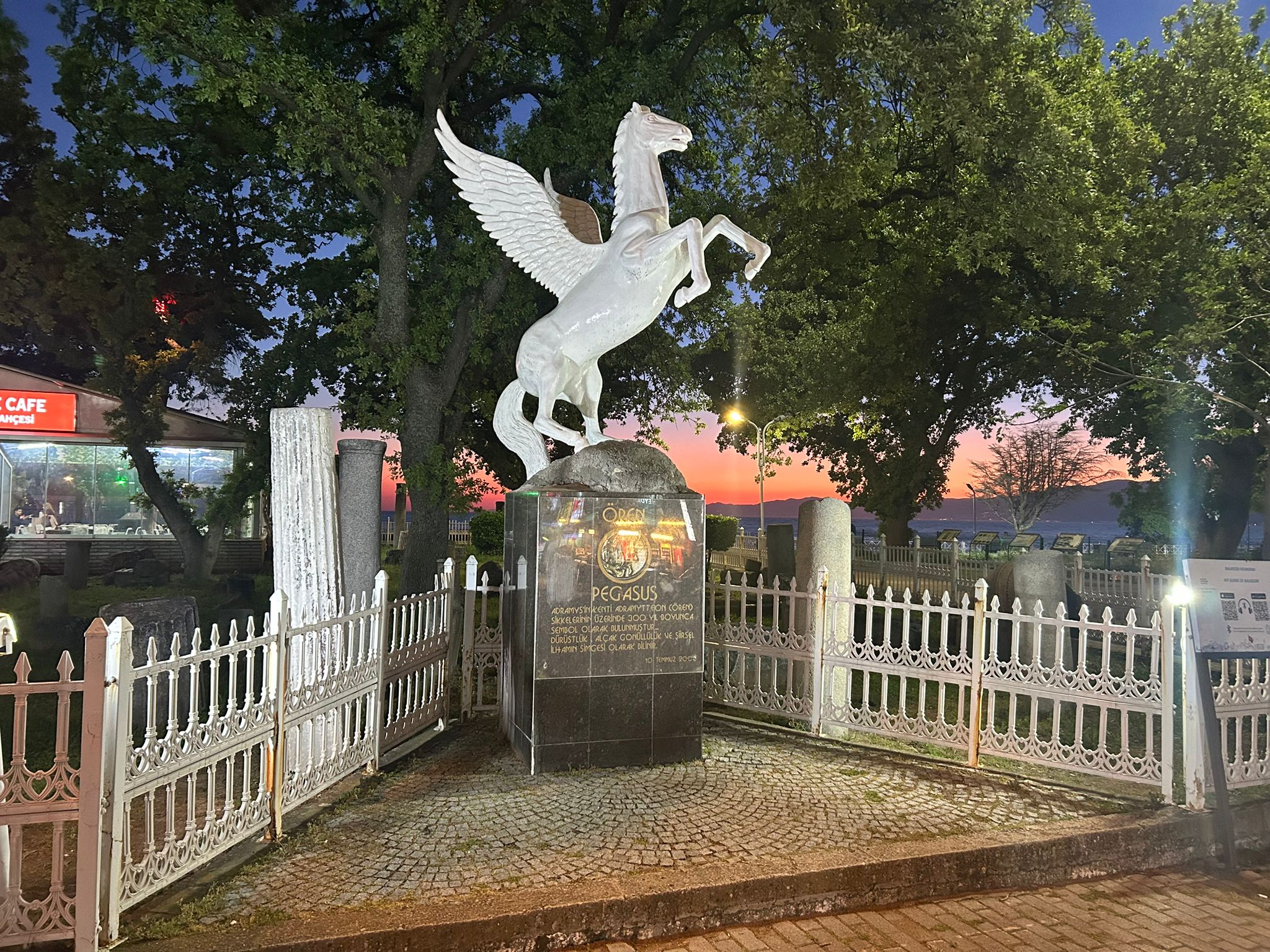 Burhaniye Ören Mahallesi’nde Doğa ve Deniz Manzaralı Satılık Villa Tipi Daire