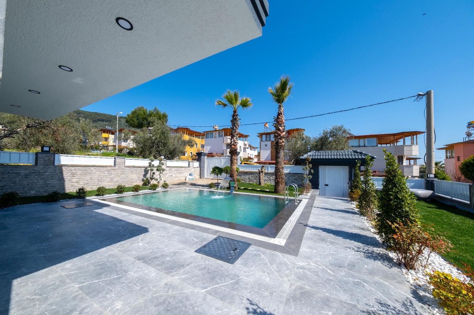 ALTINOLUK’TA 400 m² ARSA İÇERİSİNDE DENİZ VE DOĞA MANZARALI MÜSTAKİL LÜKS VİLLA